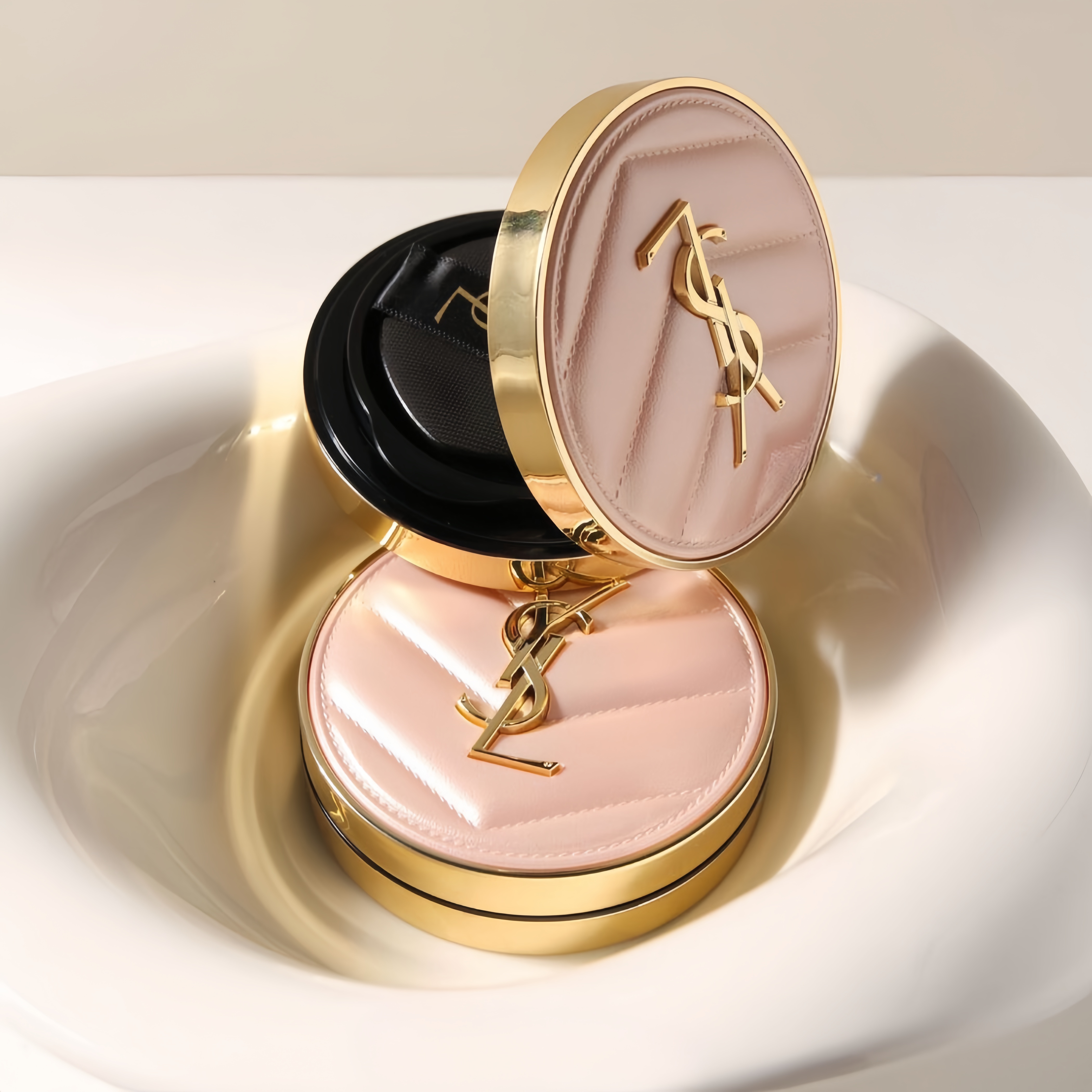 Cushion YSL Vỏ Hồng Touche Éclat Glow-Pact 12g