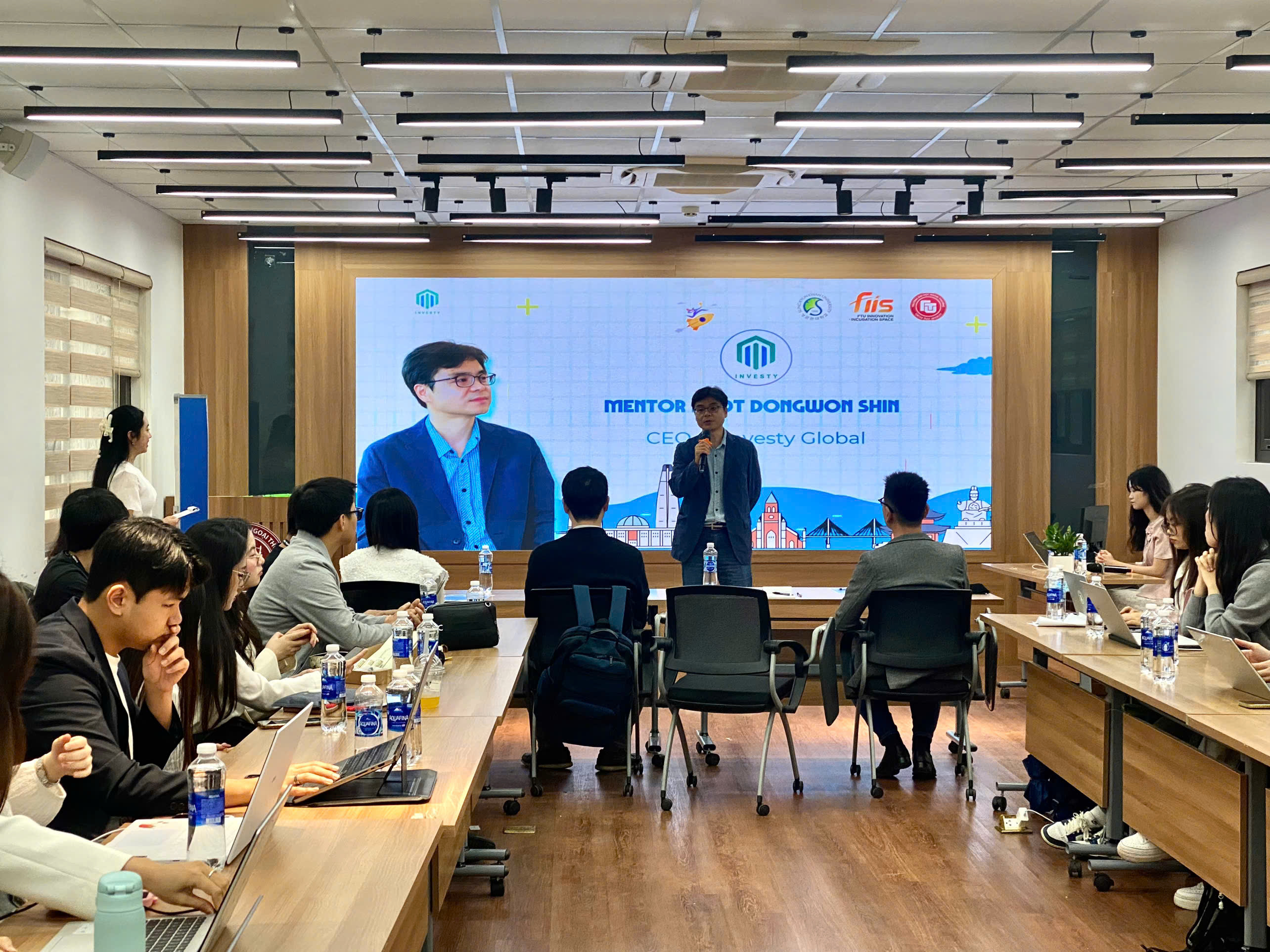 WORKSHOP ĐẦU TIÊN CỦA BUSINESS PIZZA HACKATHON 2024: KHƠI NGUỒN SÁNG TẠO VÀ ĐỔI MỚI