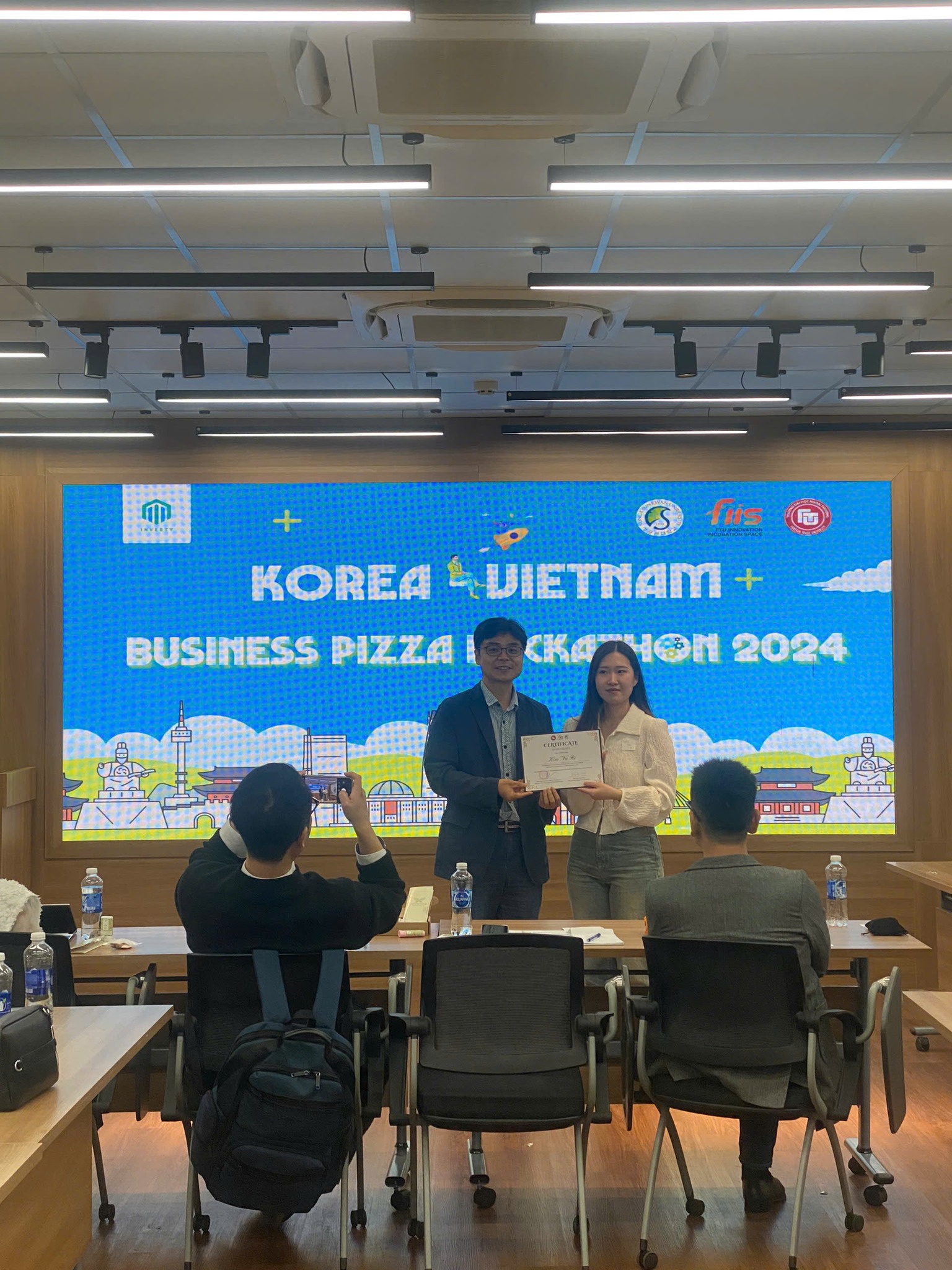 WORKSHOP ĐẦU TIÊN CỦA BUSINESS PIZZA HACKATHON 2024: KHƠI NGUỒN SÁNG TẠO VÀ ĐỔI MỚI