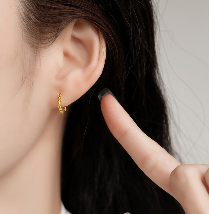 Bông tai Titan - TB204 - khoen tròn họa tiết bi