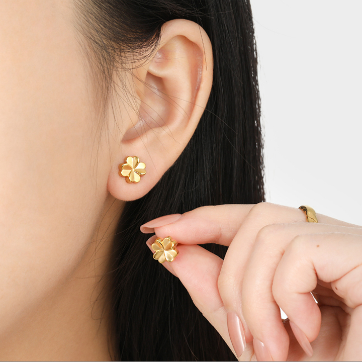 Bông tai Titan  - TB241 - cỏ 4 lá may mắn đít vặn tròn