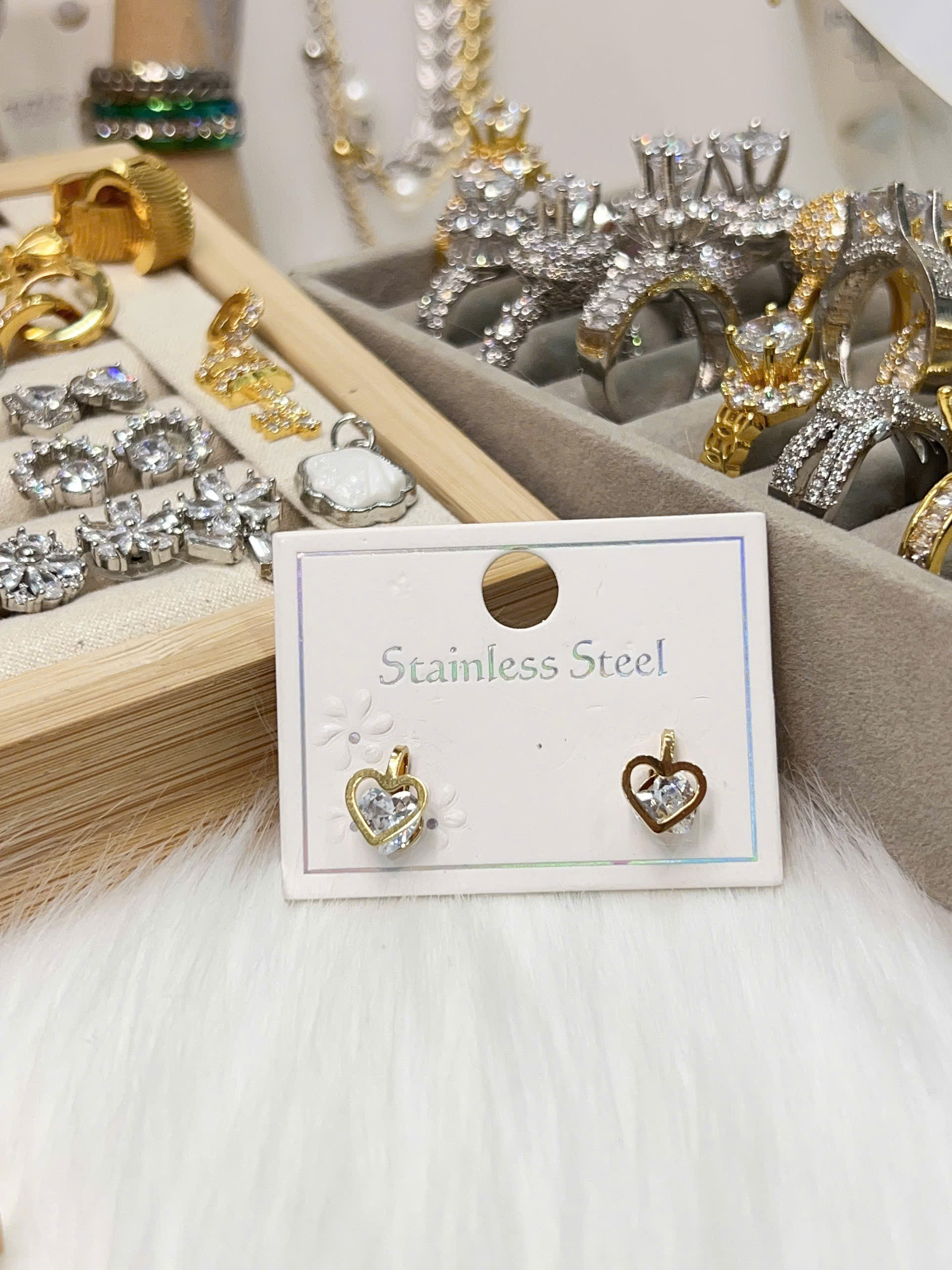 Bông tai Titan - BST nhiều kiểu dáng