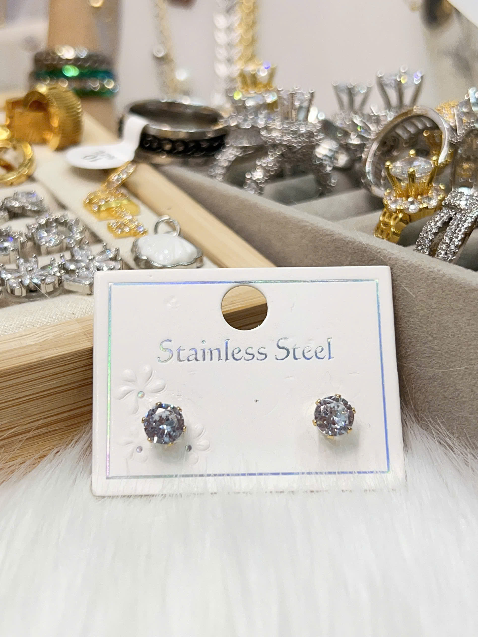 Bông tai Titan - BST nhiều kiểu dáng