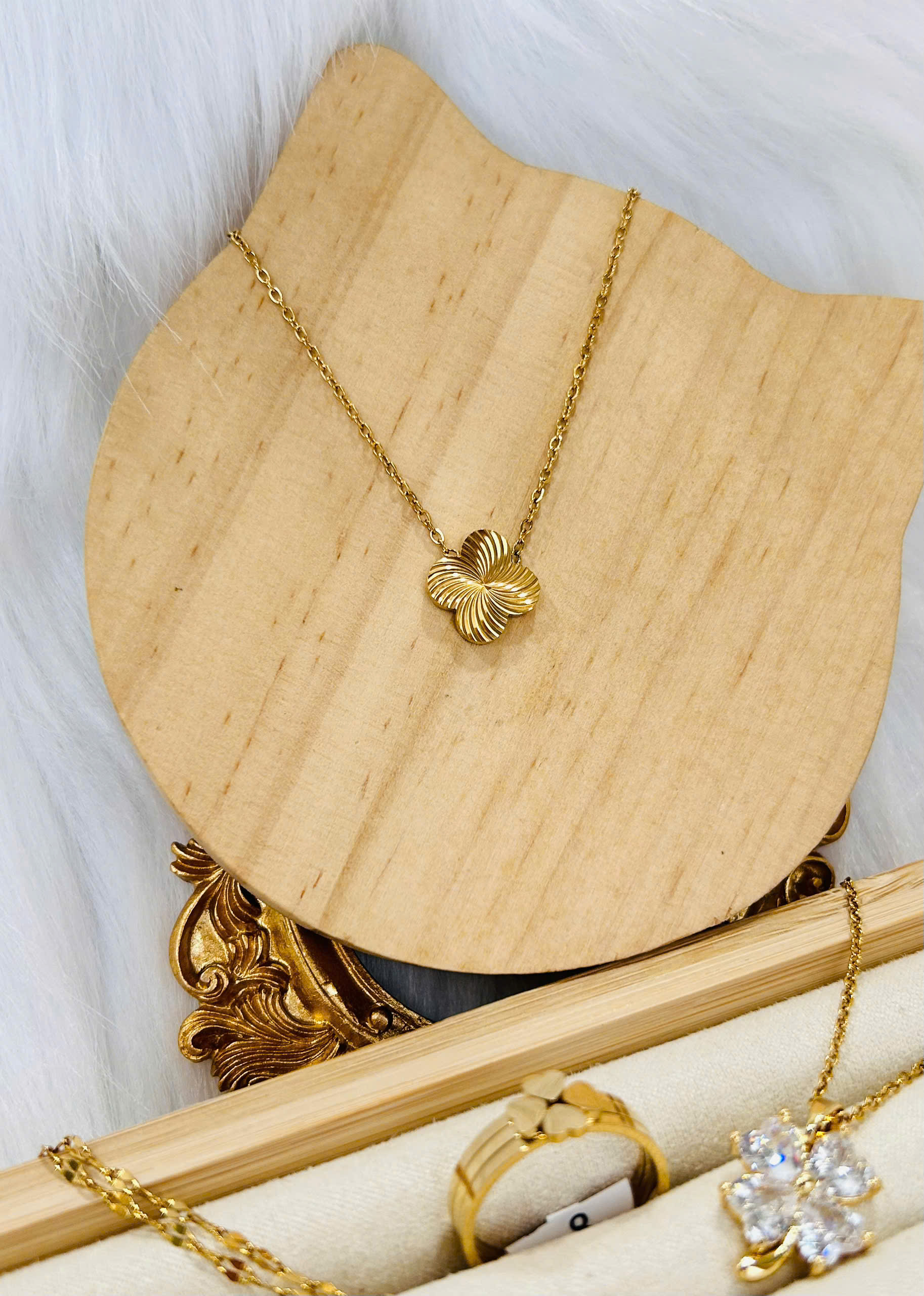 Dây chuyền Titan - BST nhiều kiểu dáng dây chuyền màu vàng