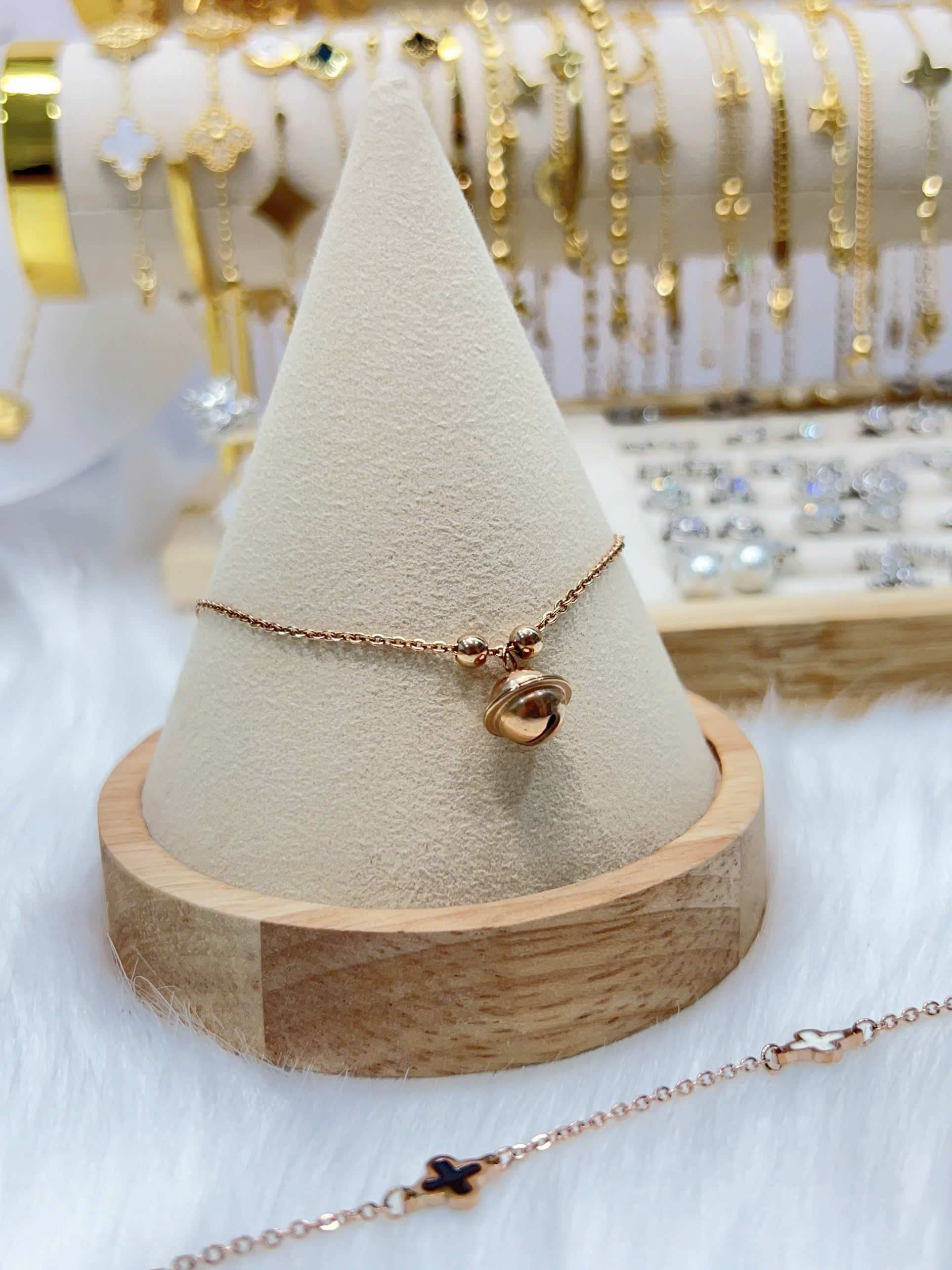 Lắc chân Titan - BST nhiều kiểu dáng màu vàng hồng