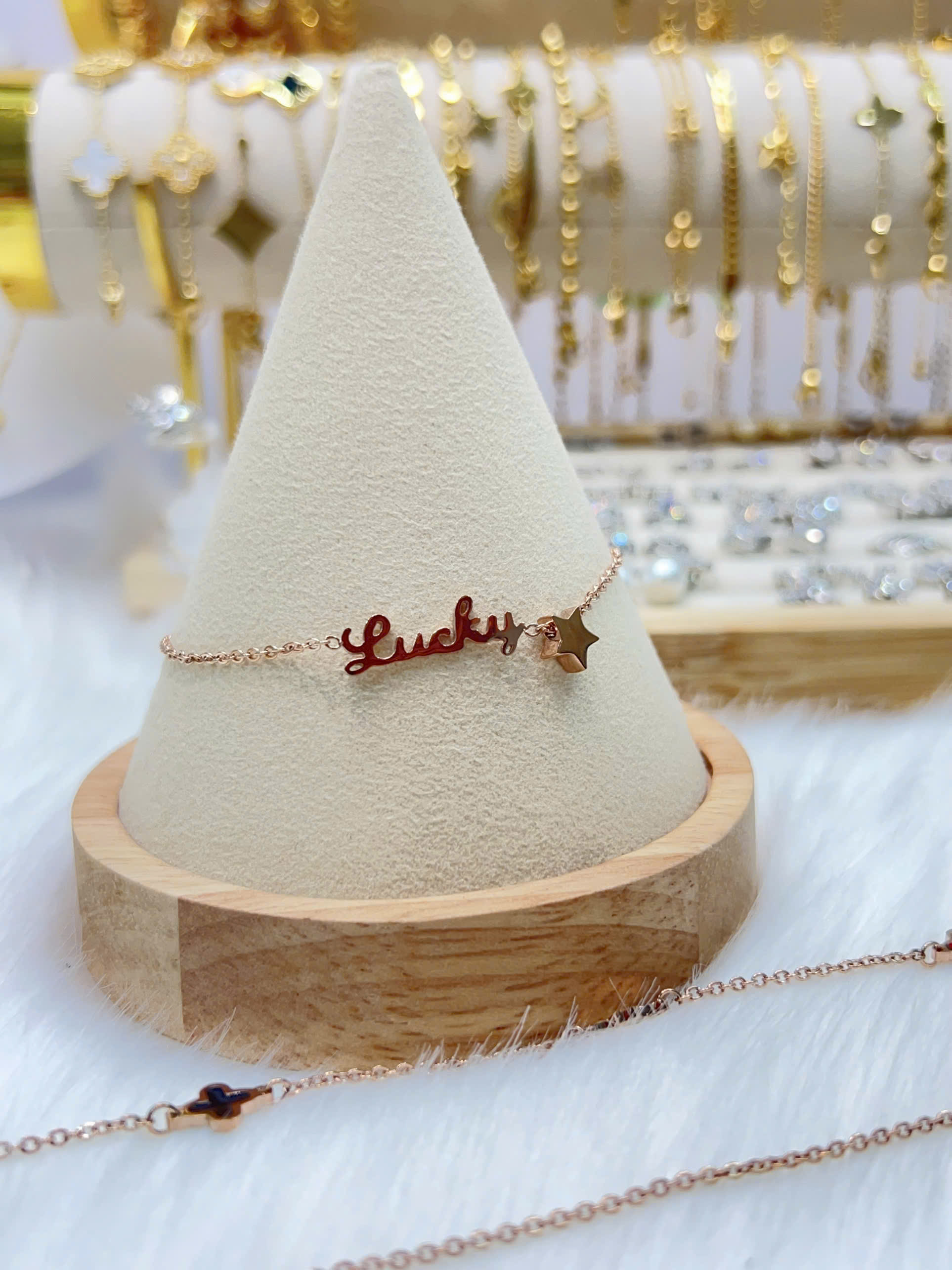 Lắc chân Titan - BST nhiều kiểu dáng màu vàng hồng