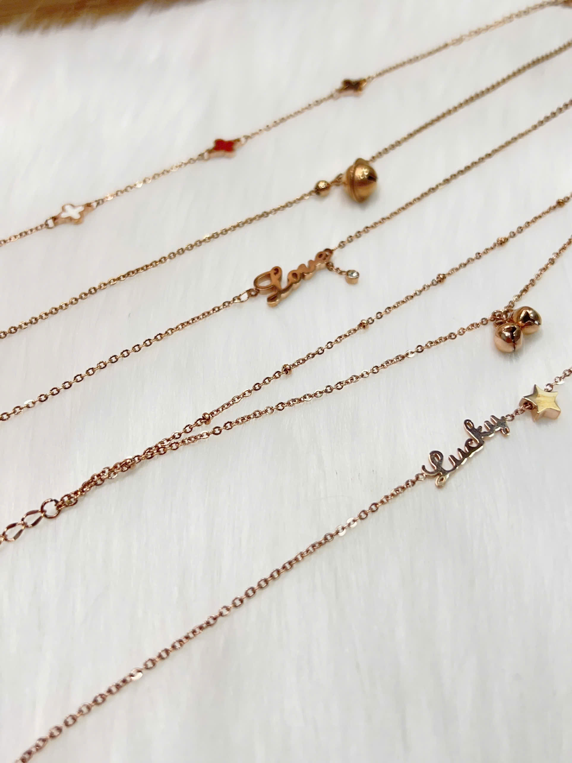 Lắc chân Titan - BST nhiều kiểu dáng màu vàng hồng