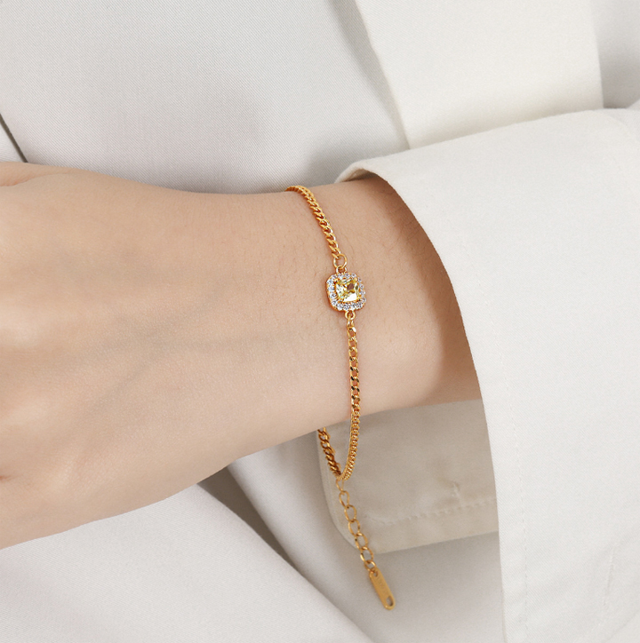 Lắc tay Titan - TA152 - mặt đá Zircon vuông màu vàng