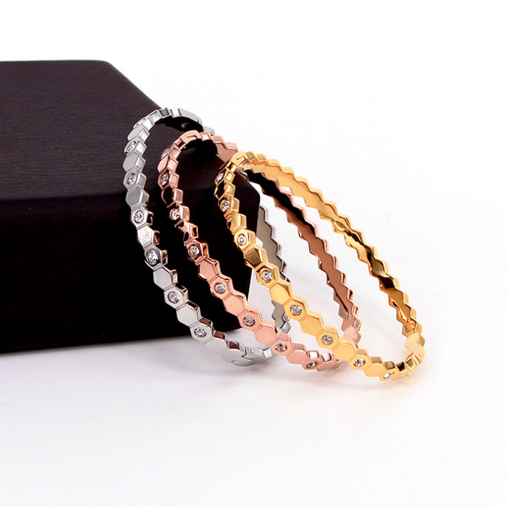 Vòng tay Titan - TV124 - Họa tiết lục giác đính kim