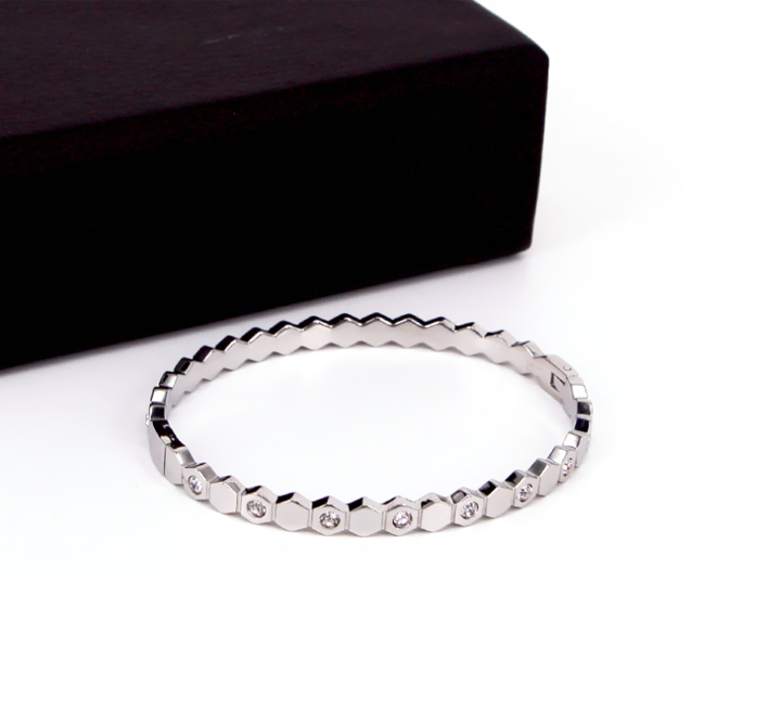 Vòng tay Titan - TV124 - Họa tiết lục giác đính kim