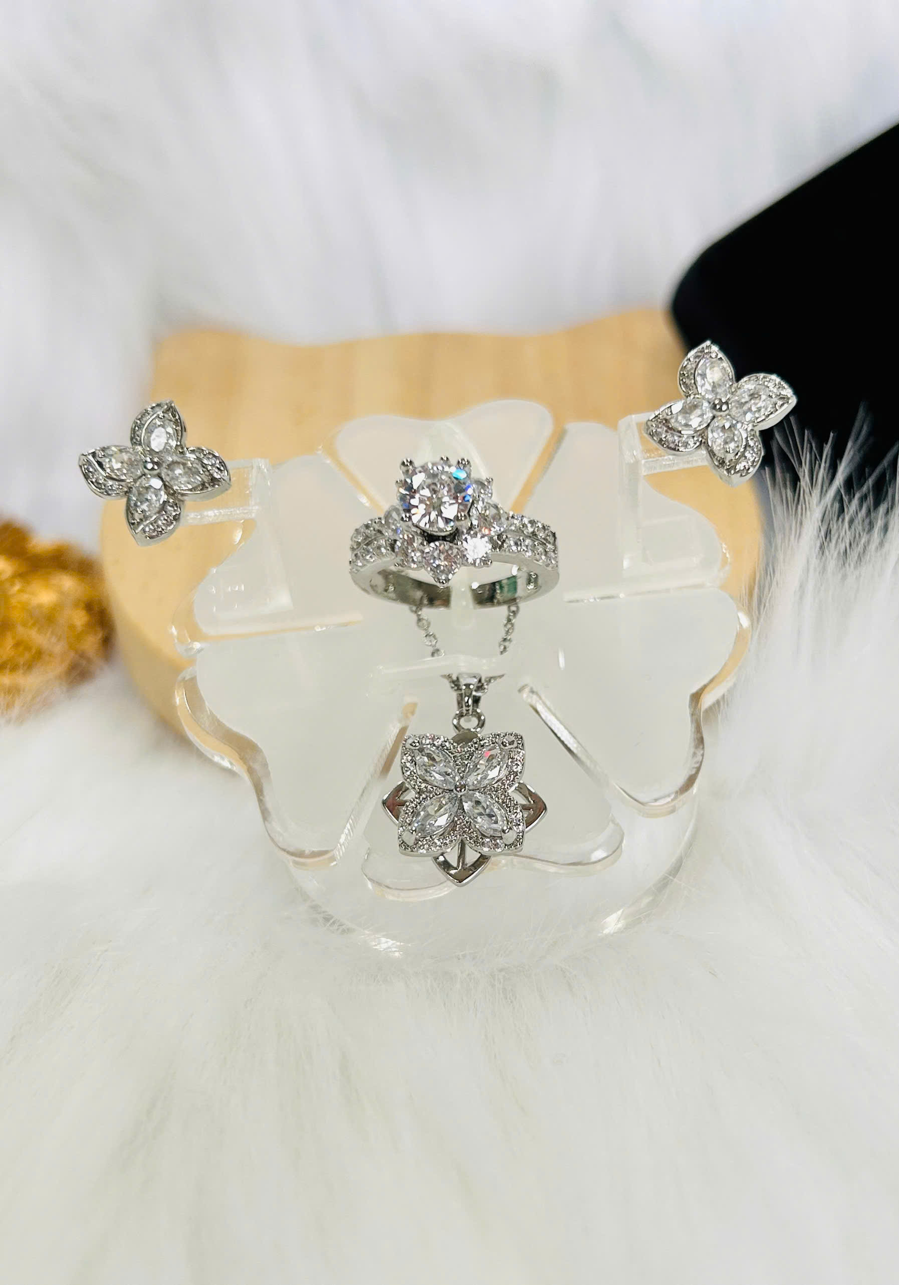 Set trang sức Titan - TM054 - biểu tượng cánh hoa xoay