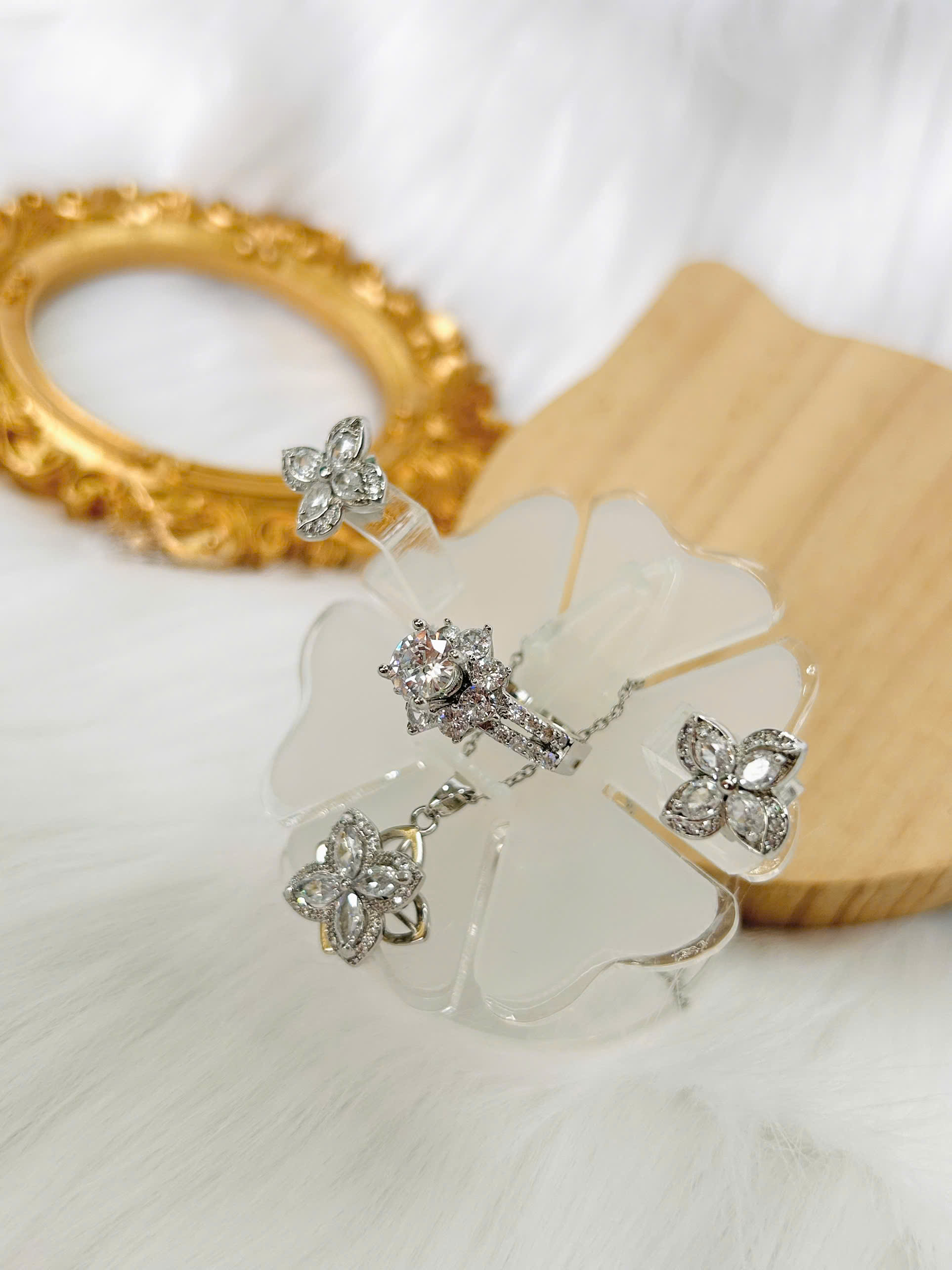 Set trang sức Titan - TM054 - biểu tượng cánh hoa xoay