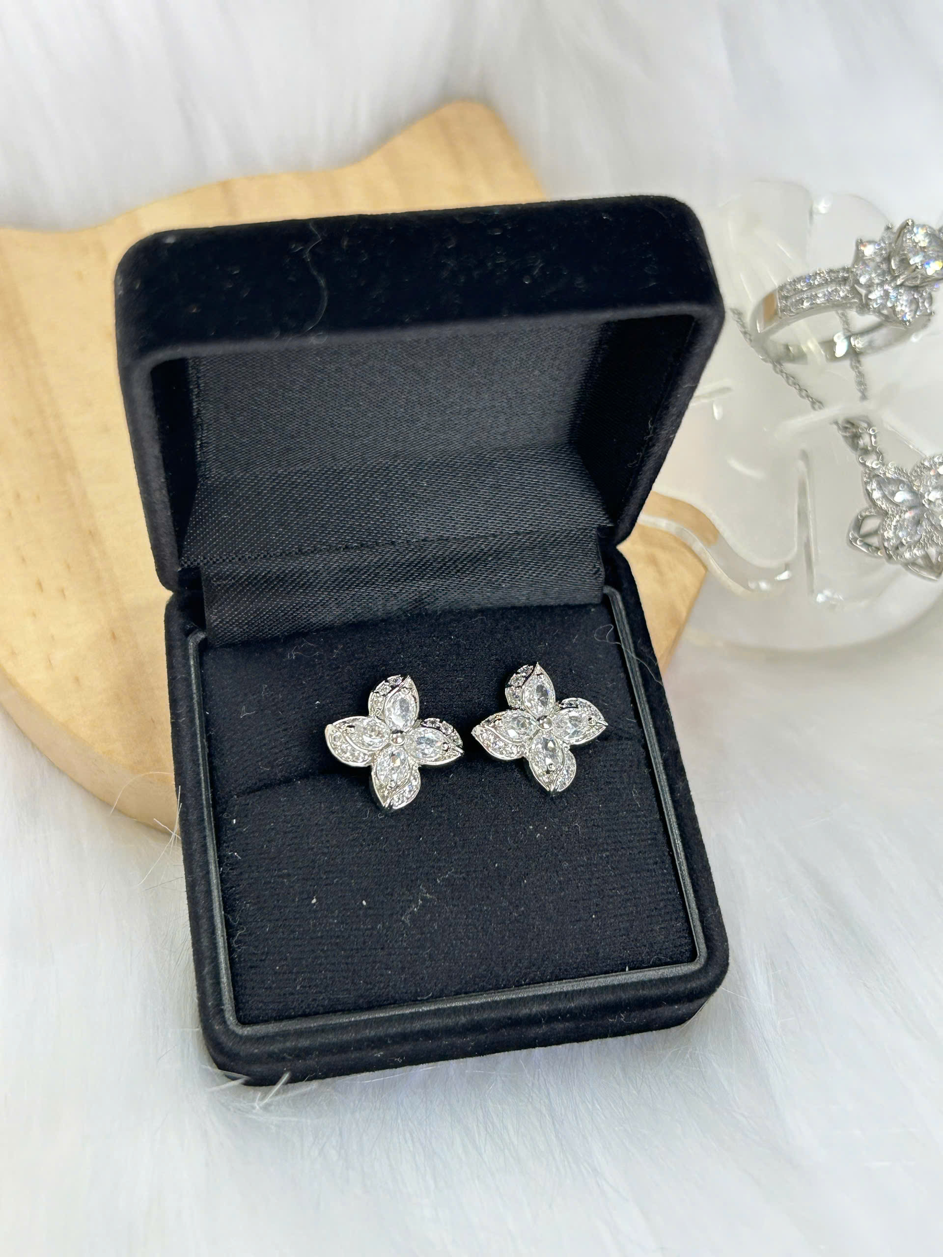 Set trang sức Titan - TM054 - biểu tượng cánh hoa xoay