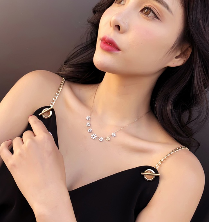 Dây chuyền Titan - TN043 - 7 hoa cúc