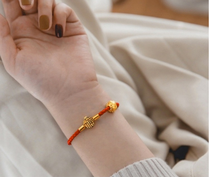 Vòng tay titan - TV138 - dây đỏ kim tiền may mắn