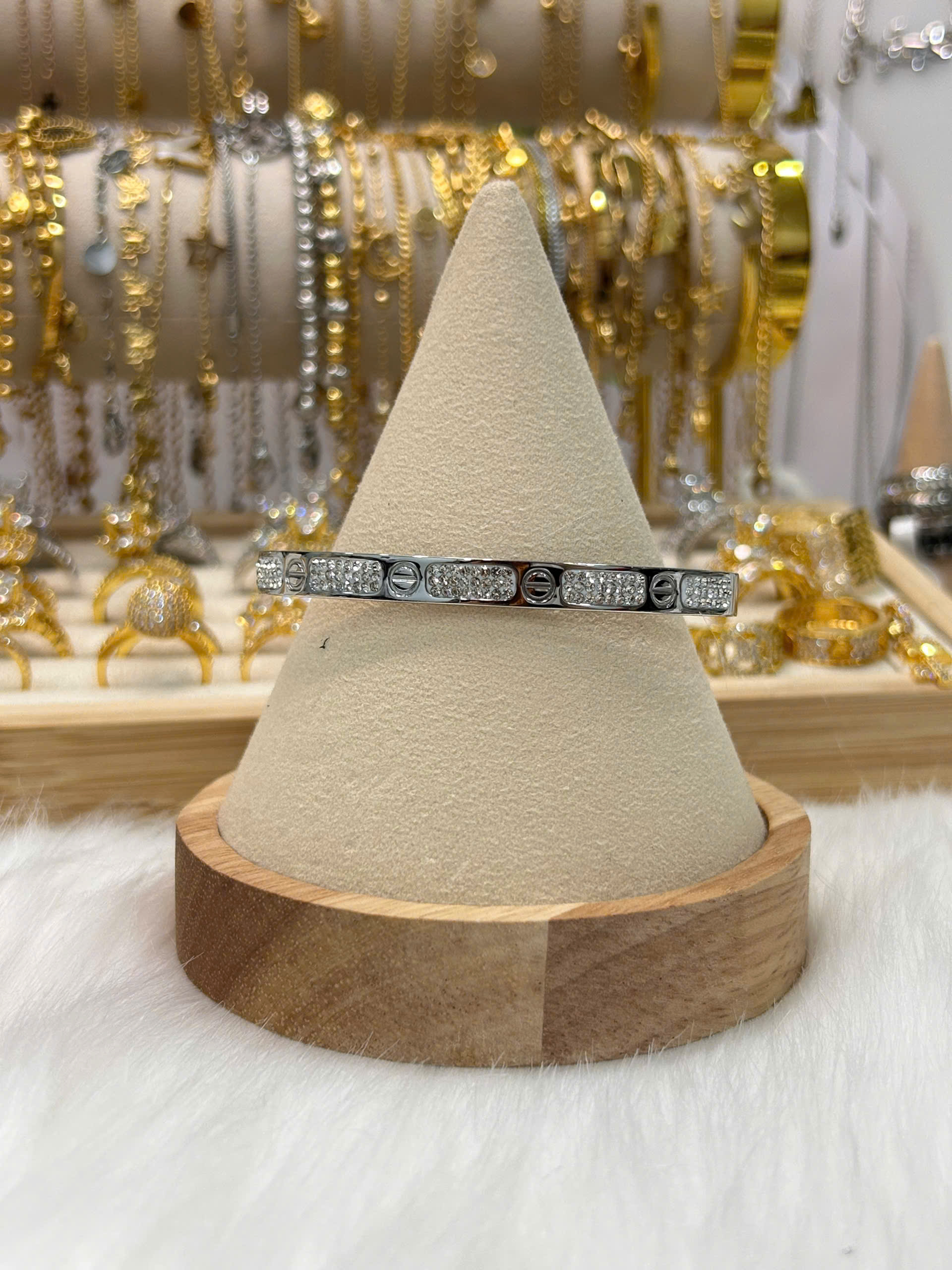 Vòng tay Titan - TV222 - vòng Cartier đính đá bảng 6mm form elip có khóa