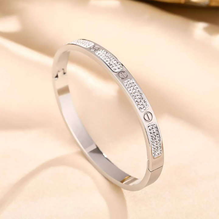 Vòng tay Titan - TV222 - vòng Cartier đính đá bảng 6mm form elip có khóa