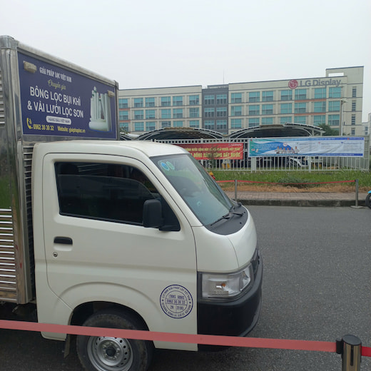 Xe bông lọc bụi 10mm tại cổng nhà máy LG Hải Phòng