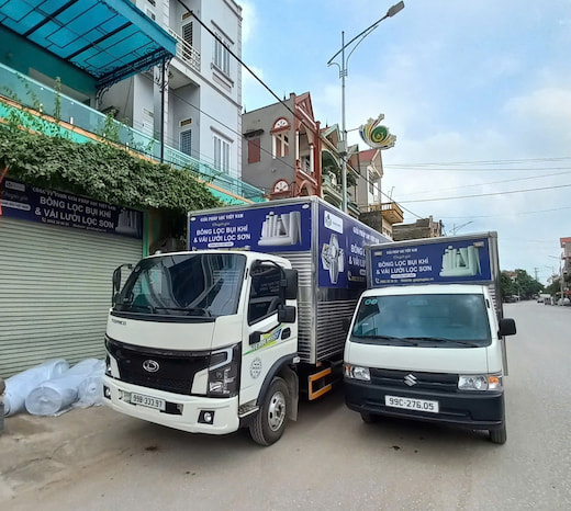 Xe tải giao hàng tại Giải Pháp Lọc Việt Nam