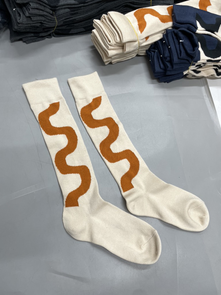 T04 Tất Marimekko size chân nữ