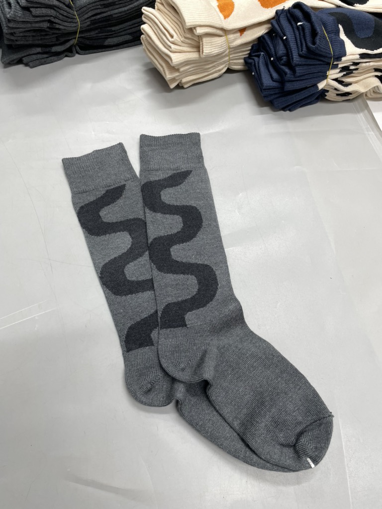 T04 Tất Marimekko size chân nữ