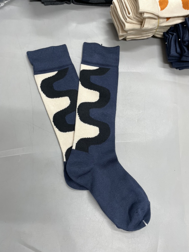 T04 Tất Marimekko size chân nữ