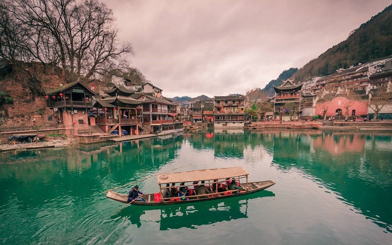 Phượng Hoàng Cổ Trấn