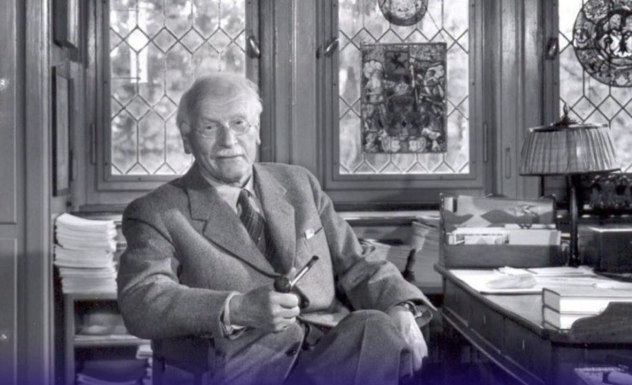Carl Jung không viết sách để chữa lành