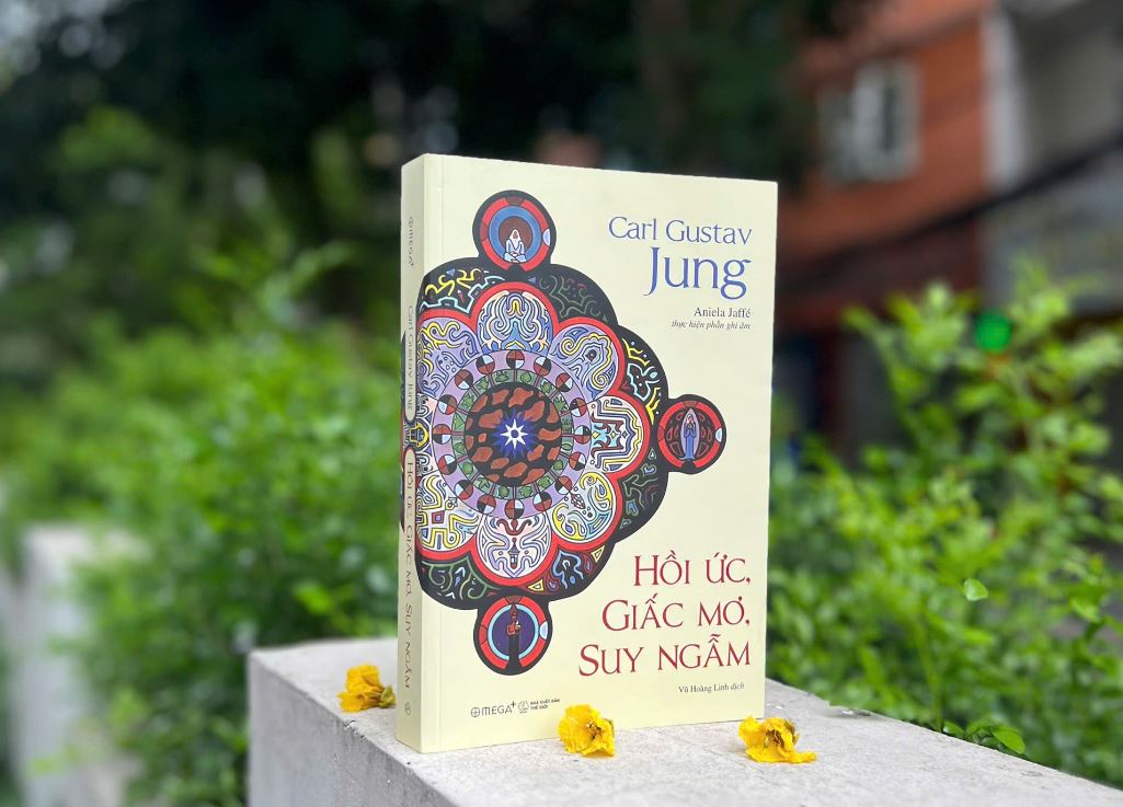 Hồi ký Carl Jung: Cúi xuống để thấy Chúa trời