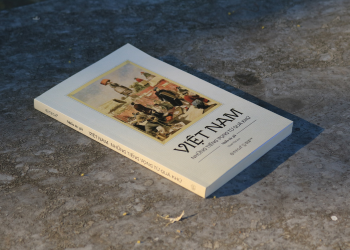 Phong ba bão táp không bằng… ngữ pháp Việt Nam