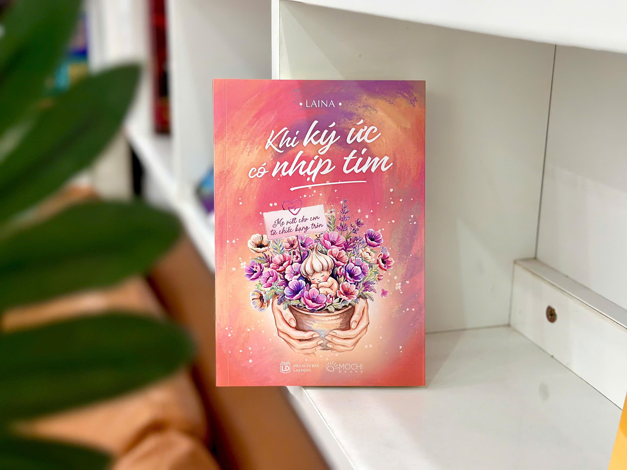 Sách - Khi ký ức có nhịp tim: Mẹ viết cho con từ chiếc bụng tròn