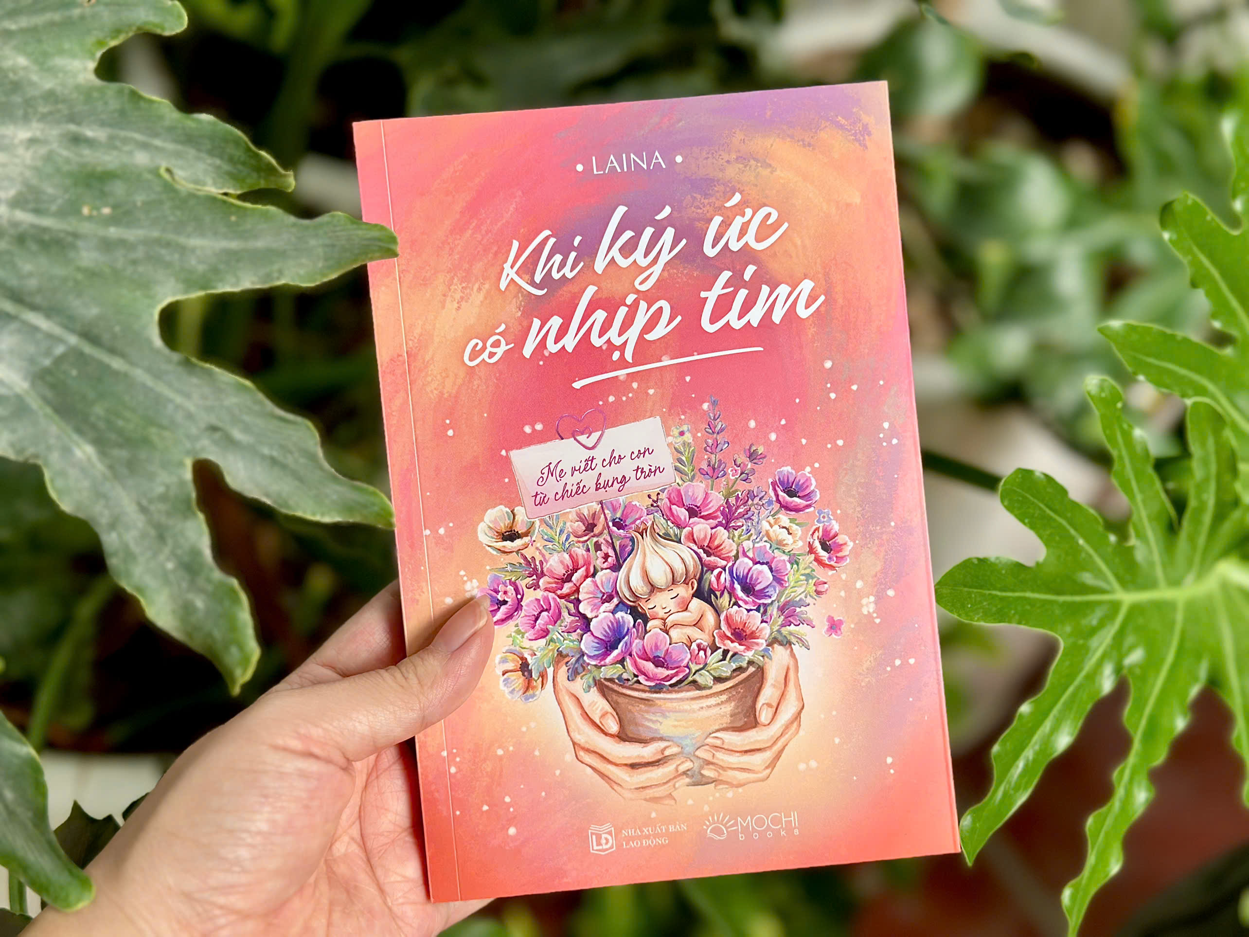 Sách - Khi ký ức có nhịp tim: Mẹ viết cho con từ chiếc bụng tròn