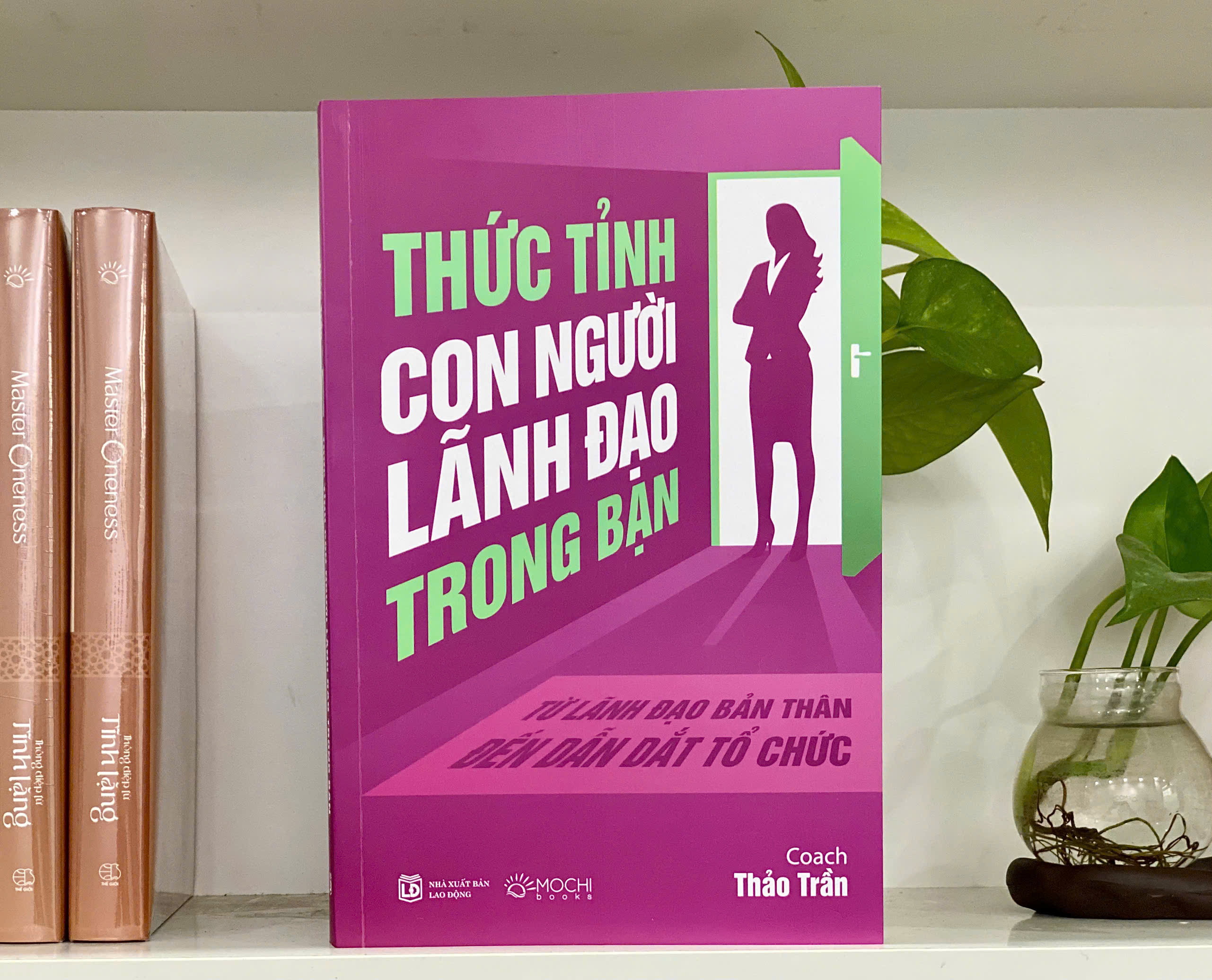 Sách - Thức tỉnh con người lãnh đạo trong bạn