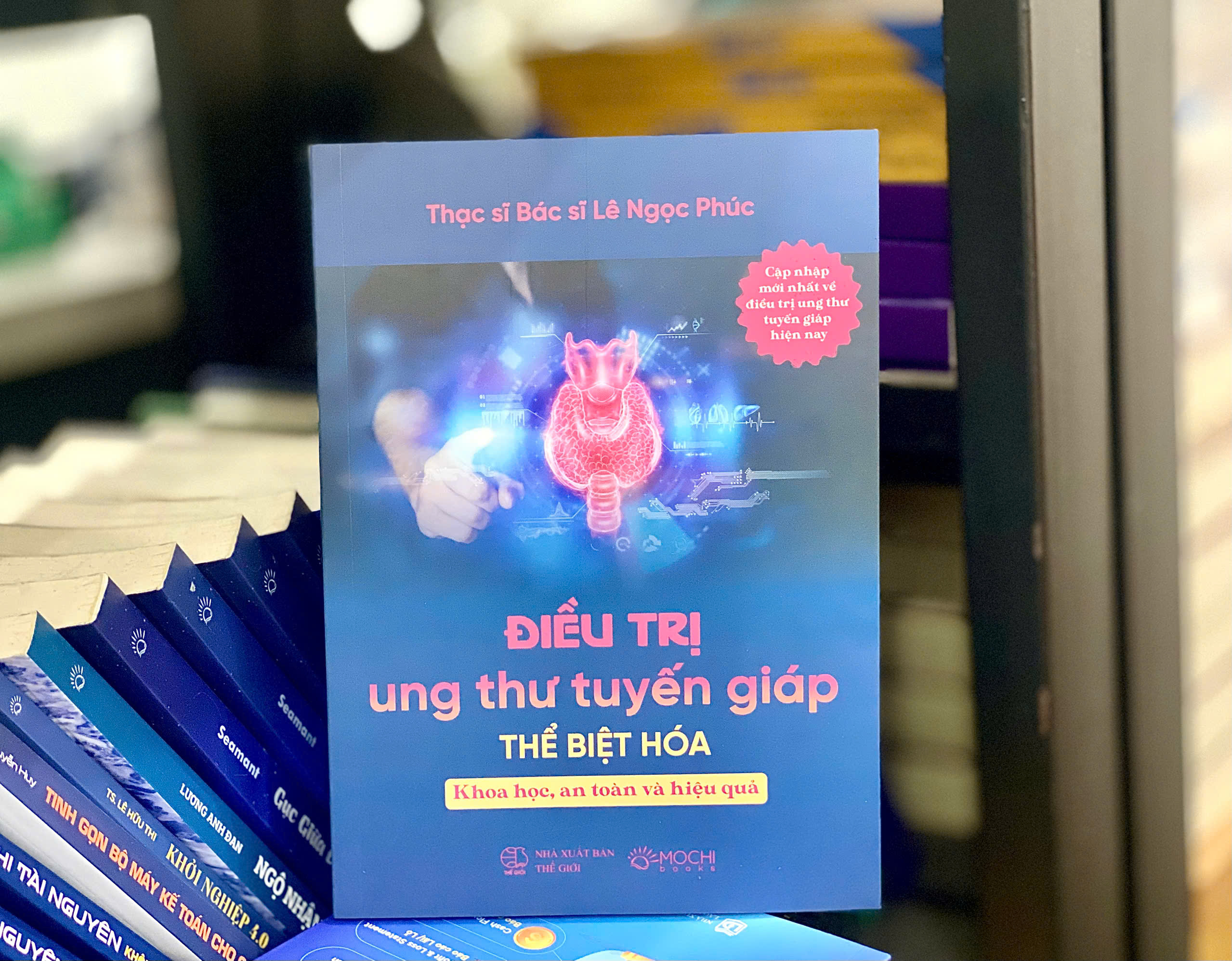 Sách - Điều trị ung thư tuyến giáp thể biệt hóa: Khoa học, an toàn và hiệu quả