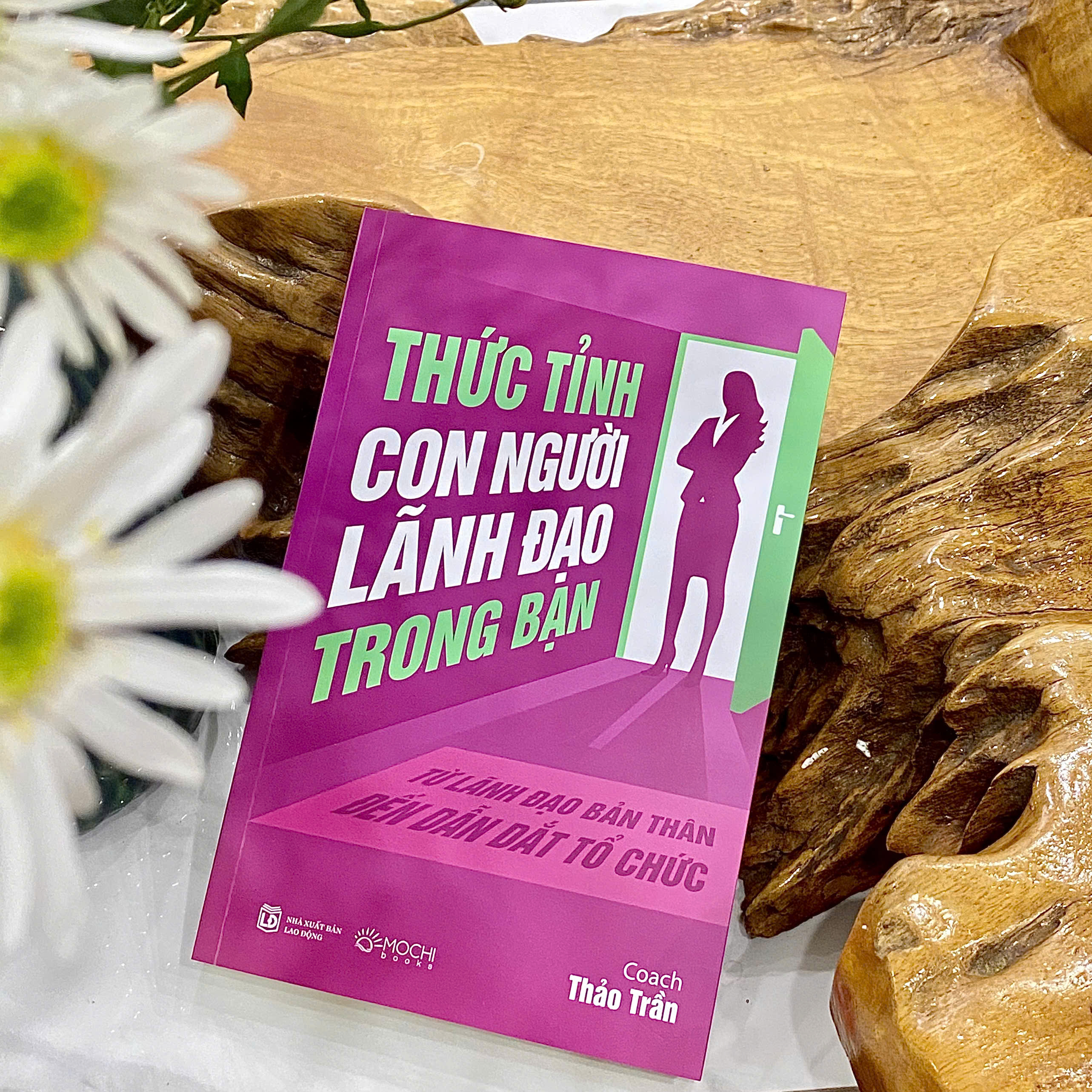 Sách - Thức tỉnh con người lãnh đạo trong bạn