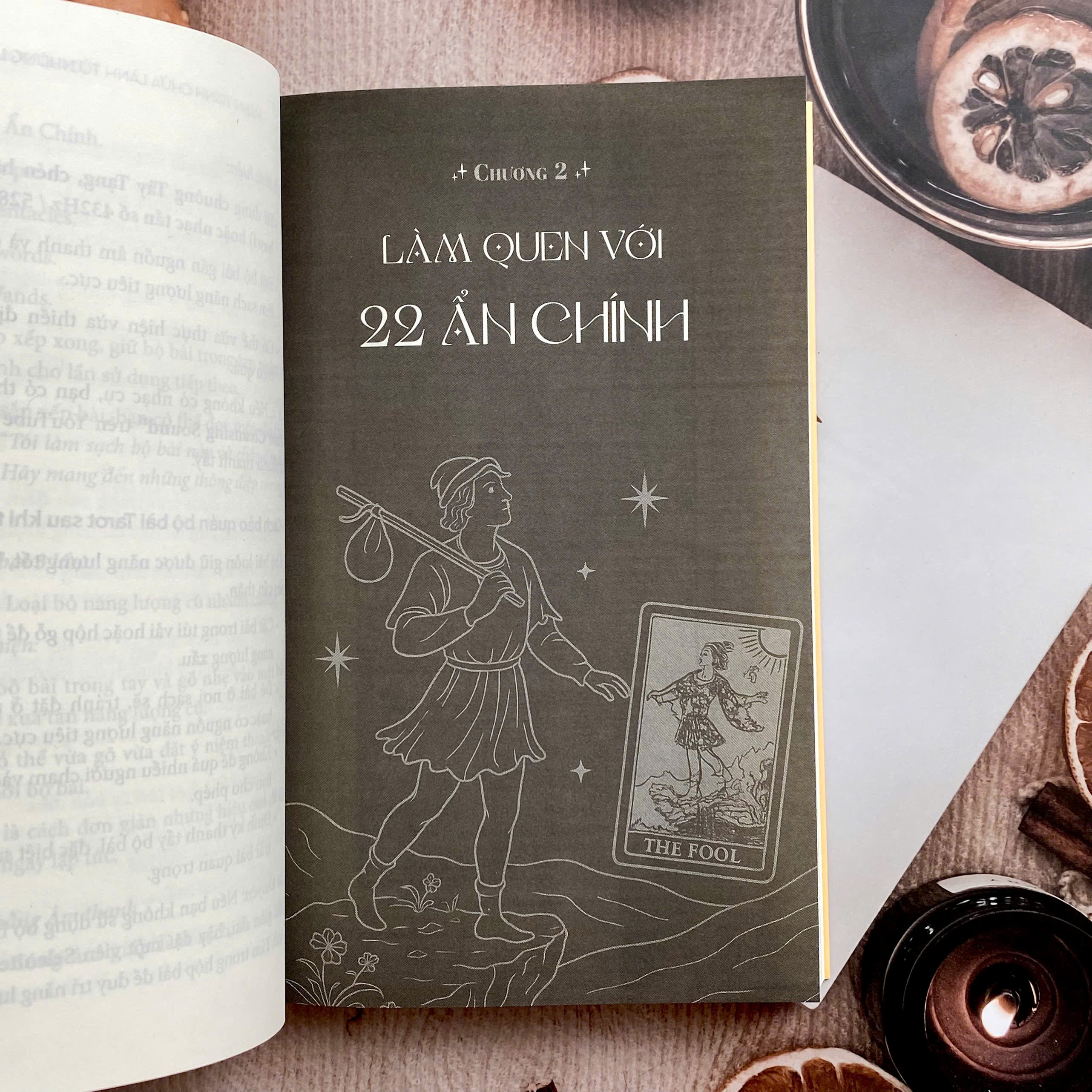 Sách - Tự học Tarot: Hành trình chữa lành từ những lá bài