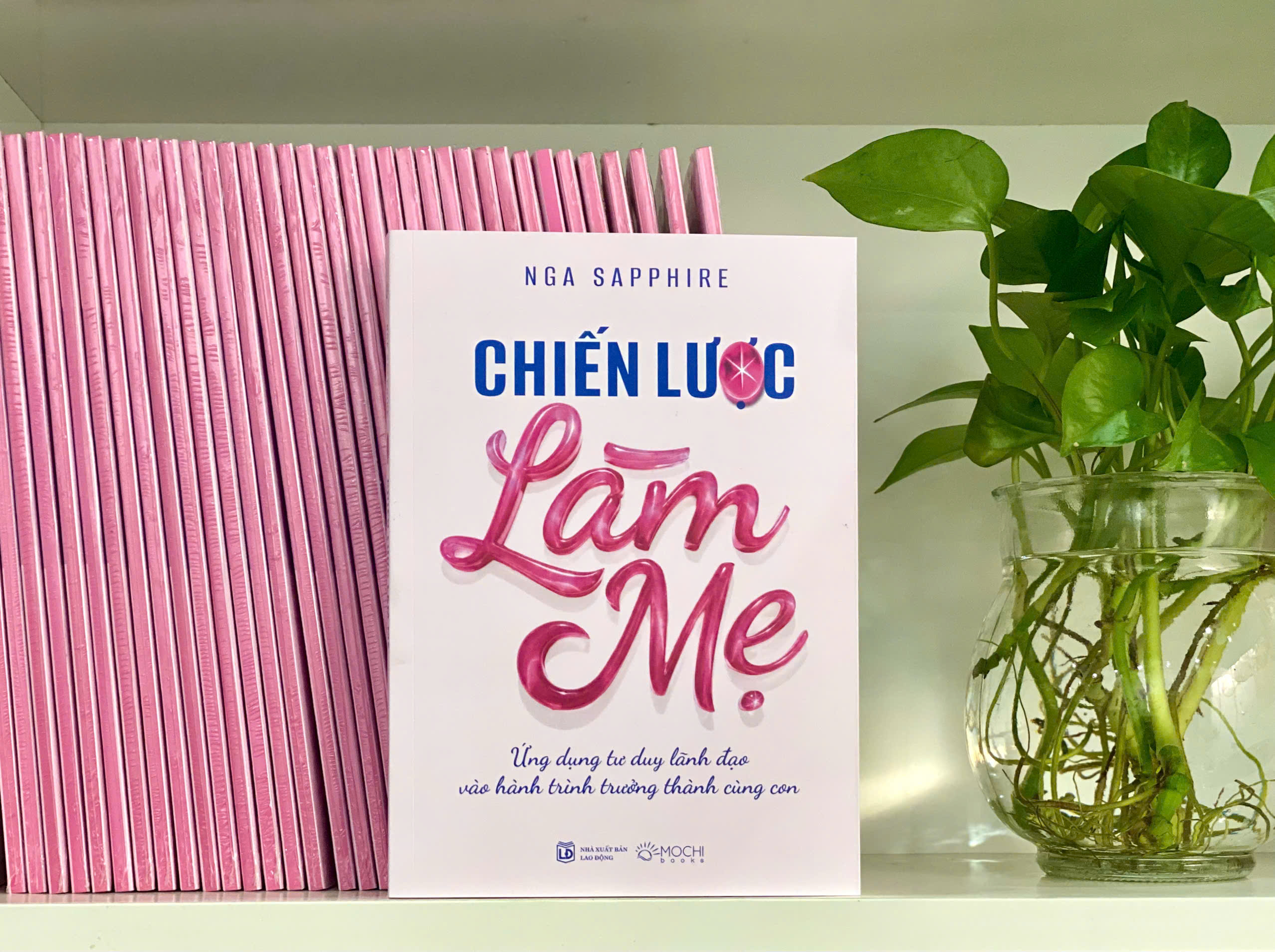 Sách -  Chiến lược làm mẹ: Ứng dụng tư duy lãnh đạo vào hành trình trưởng thành cùng con