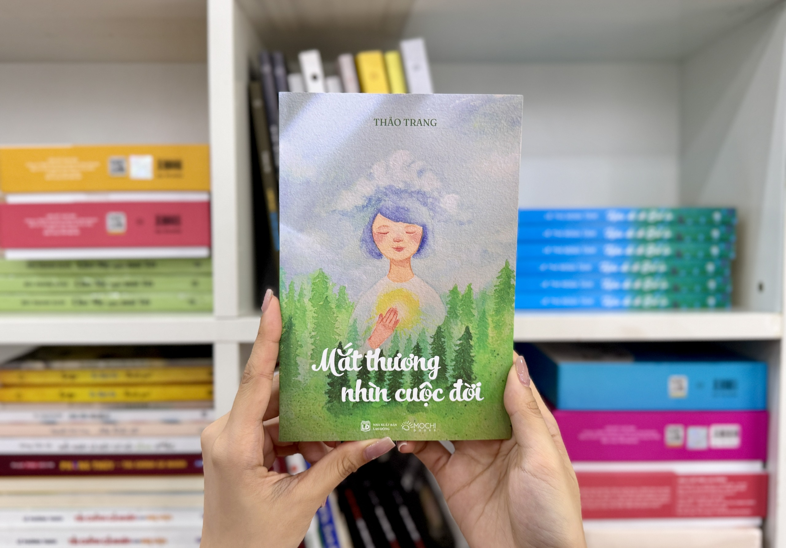 Sách - Mắt thương nhìn cuộc đời