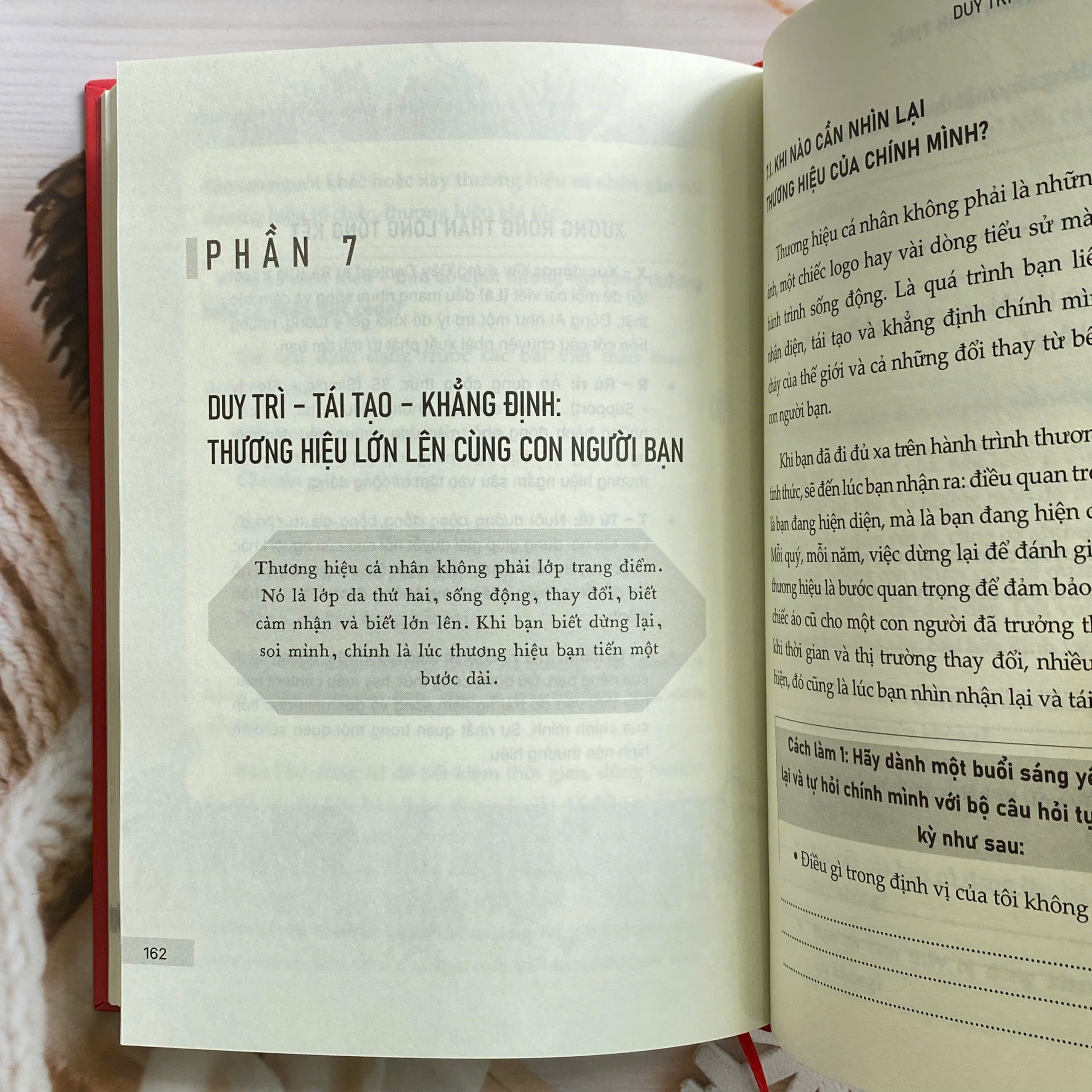 Sách - BÌA CỨNG - Thương hiệu cá nhân tỉnh thức: Bí quyết xây và tái xây thương hiệu cá nhân bền vững từ gốc rễ