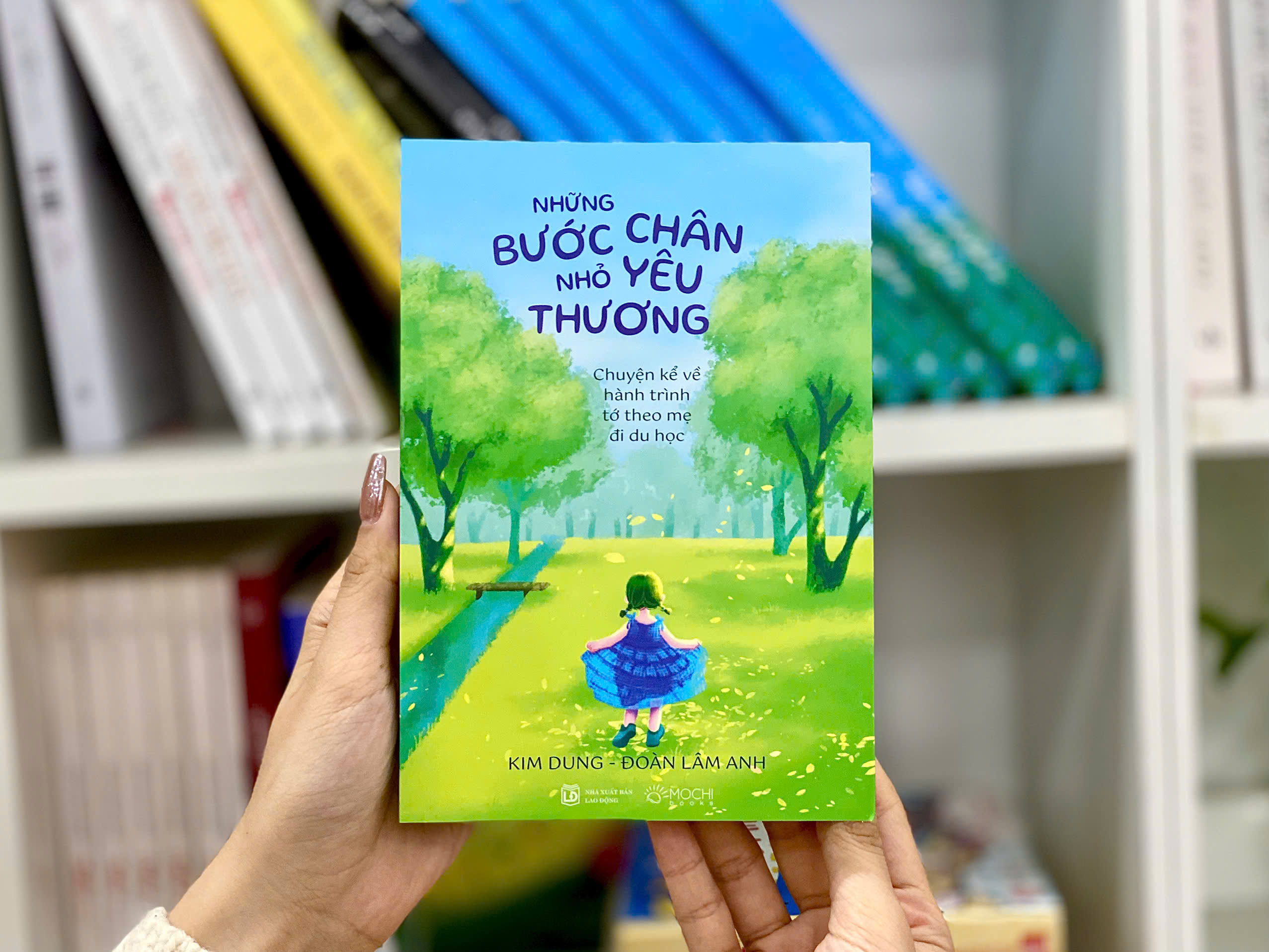 Sách - Những bước chân nhỏ yêu thương