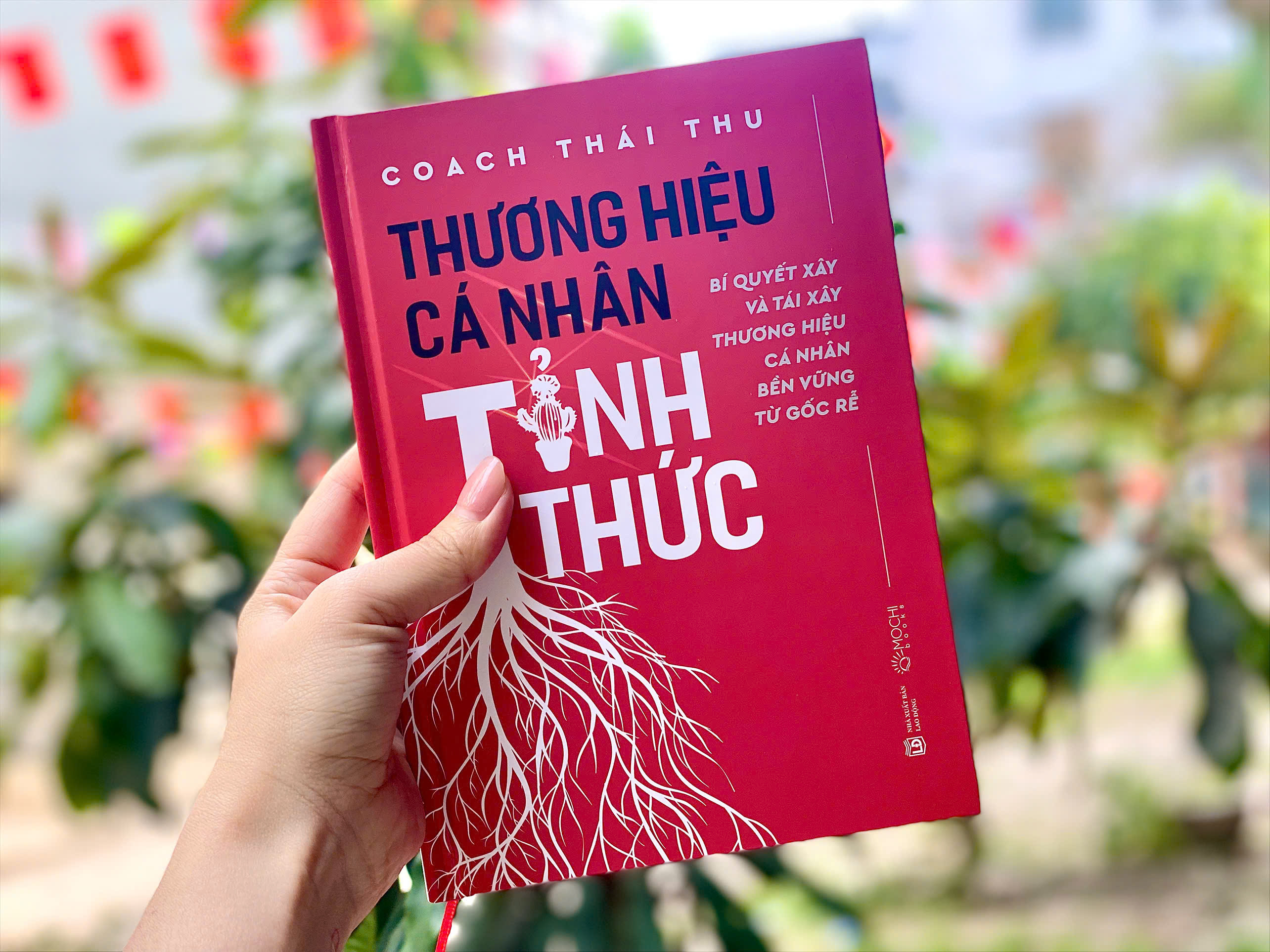 Sách - BÌA CỨNG - Thương hiệu cá nhân tỉnh thức: Bí quyết xây và tái xây thương hiệu cá nhân bền vững từ gốc rễ