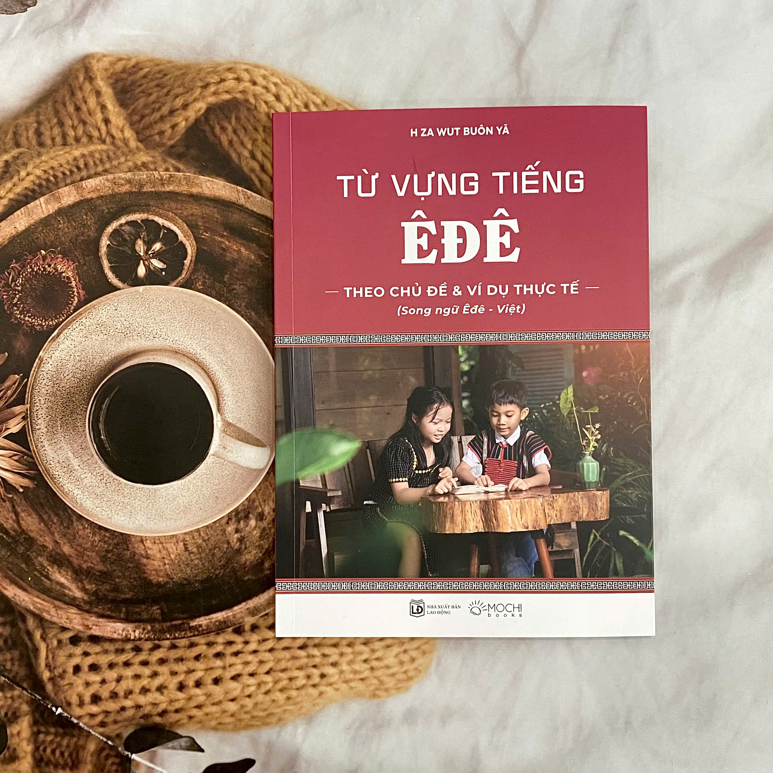 Sách -  Từ vựng tiếng Êđê theo chủ đề và ví dụ thực tế (Song ngữ Êđê - Việt)