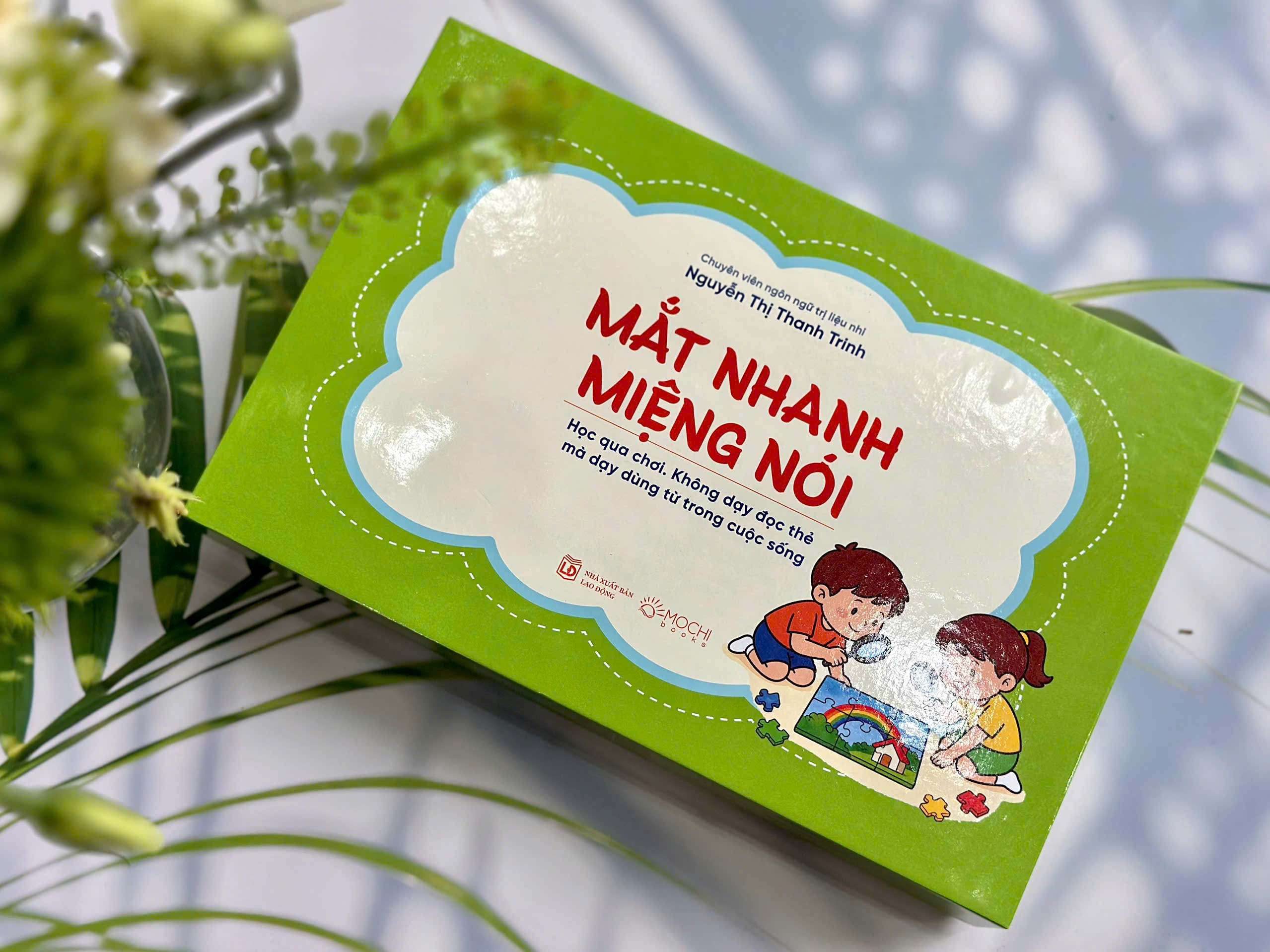 Sách - Thẻ - Mắt nhanh miệng nói (Học qua chơi, không dạy đọc thẻ, mà dạy dùng từ trong cuộc sống)