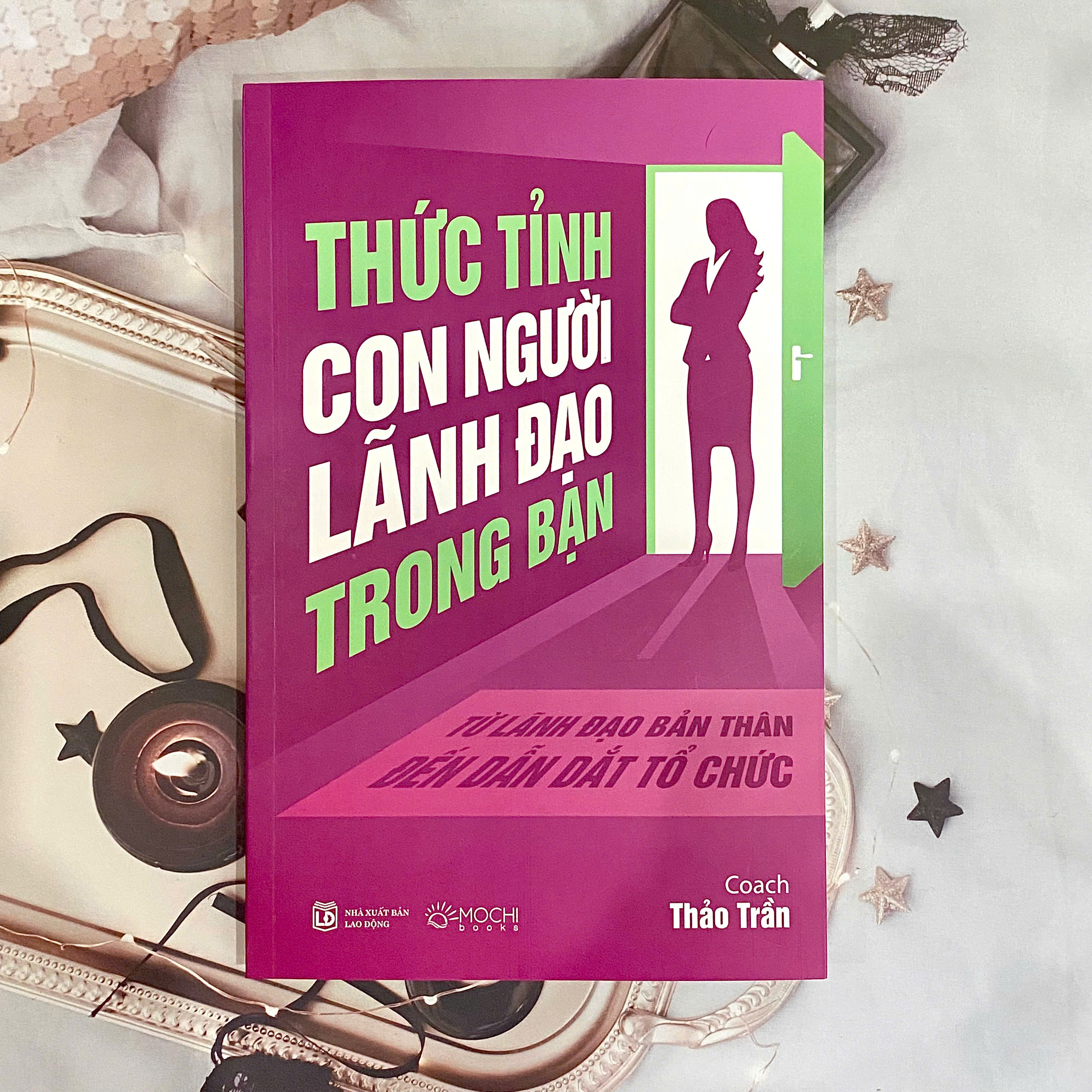 Sách - Thức tỉnh con người lãnh đạo trong bạn