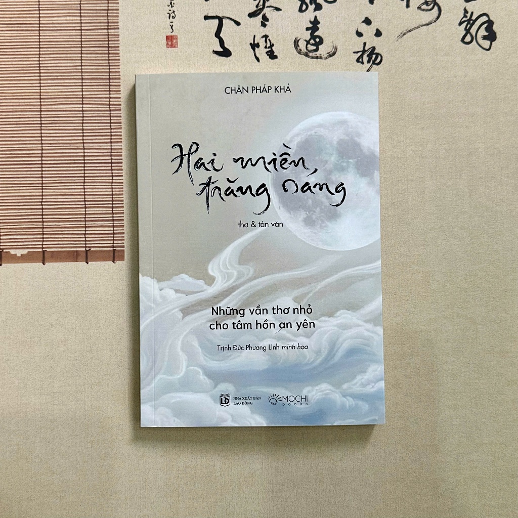 Sách - Hai miền trăng sáng