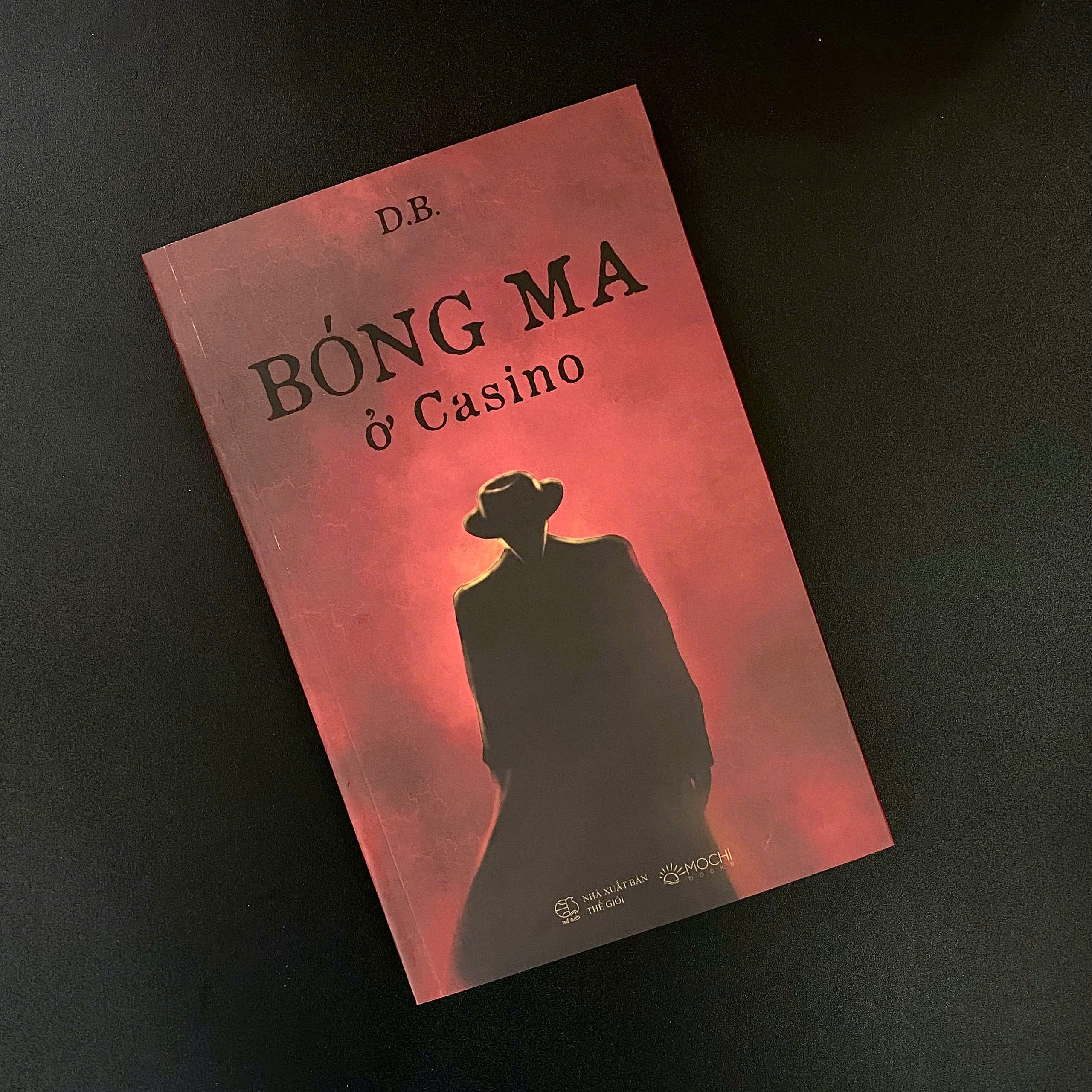 Sách - Bóng ma ở Casino (D.B)