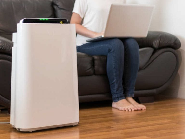 Nên mua máy lọc không khí hút ẩm hay tạo ẩm – So sánh đặc điểm