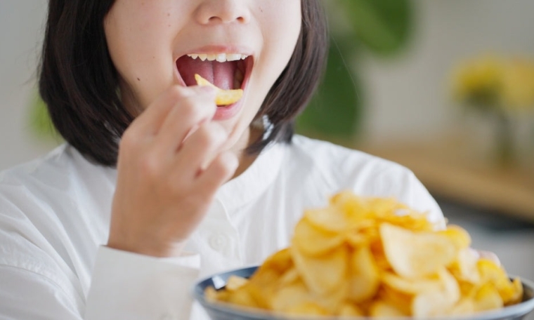 3 món ăn vặt âm thầm 'hút cạn' collagen da