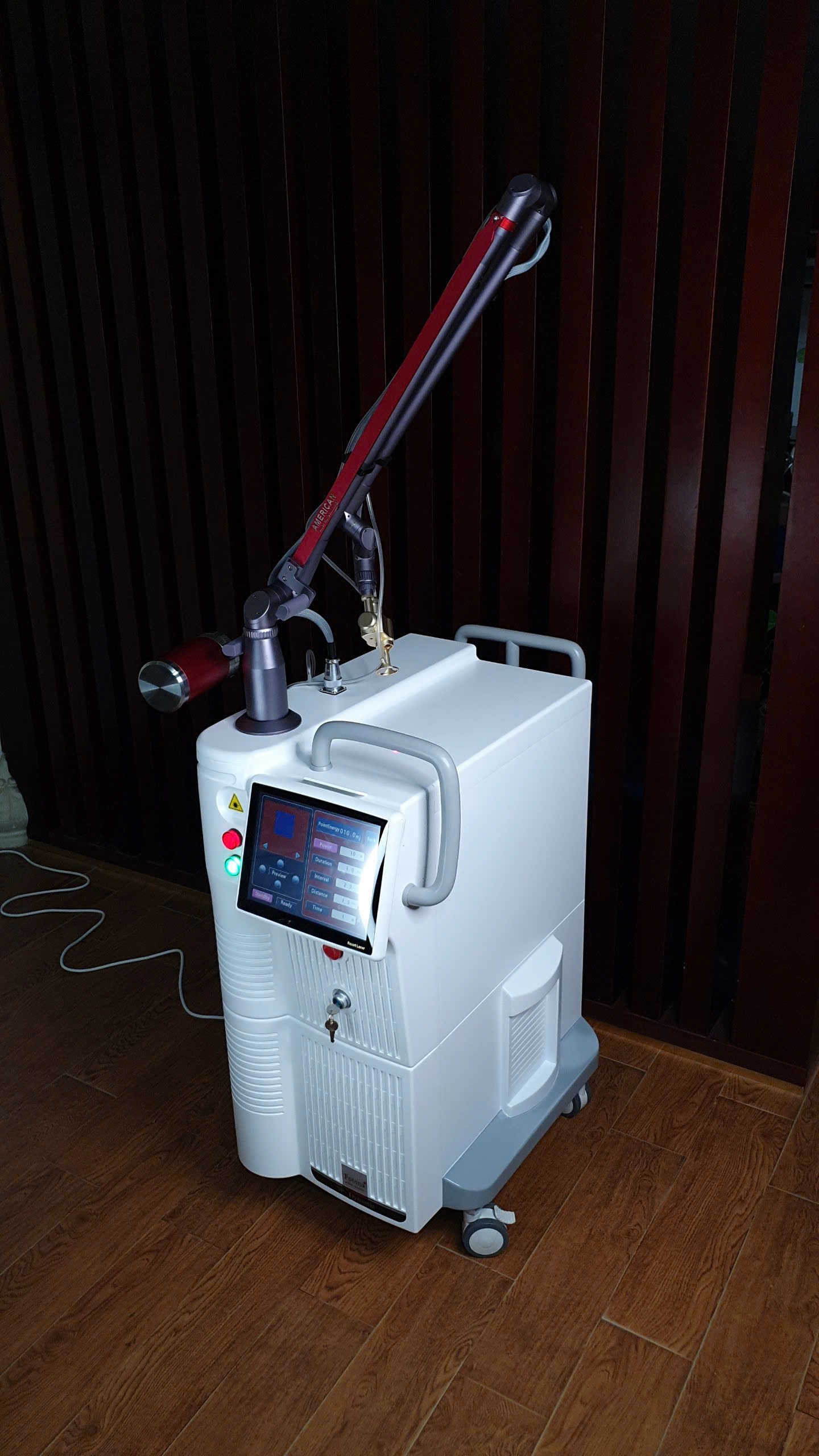 Máy laser CO2 Fractional Fotona Bắc Kinh bản có đối trọng