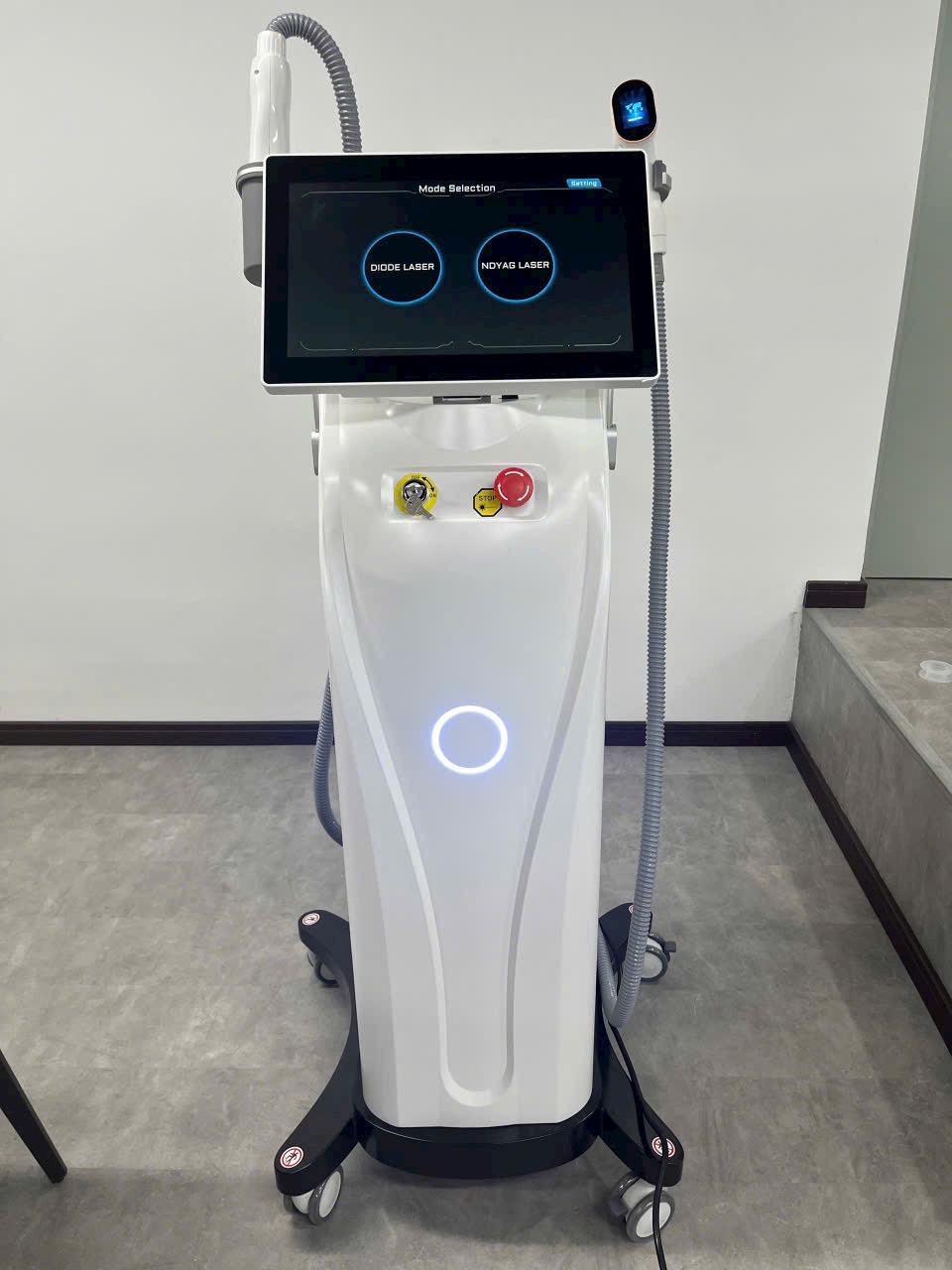Máy triệt lông và laser 2in1